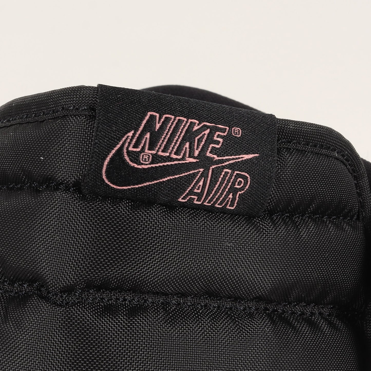 AIR JORDAN 1 RETRO HIGH OG BLEACHED CORAL (555088-108)