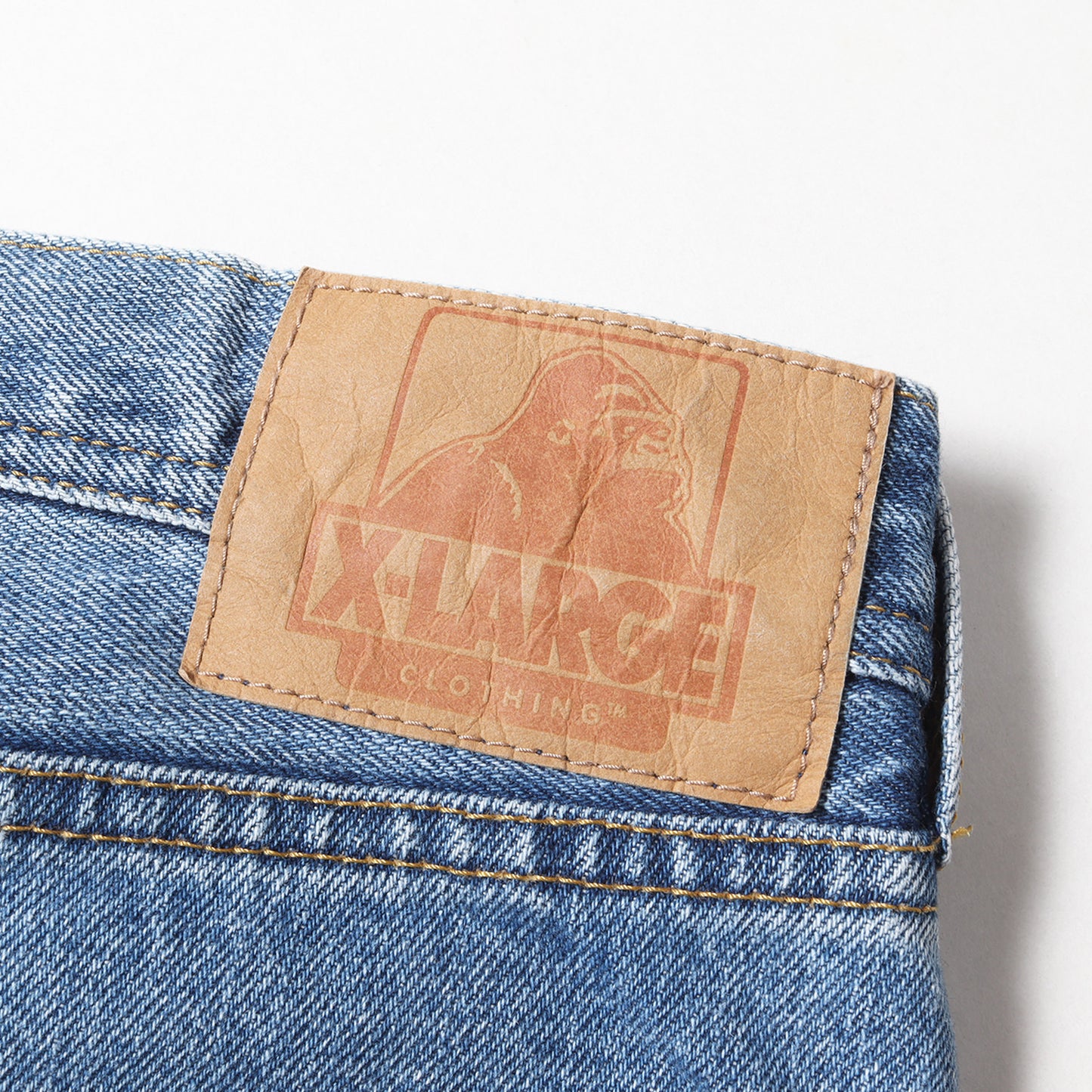 ヴィンテージ加工 ワッペンロゴ デニムパンツ