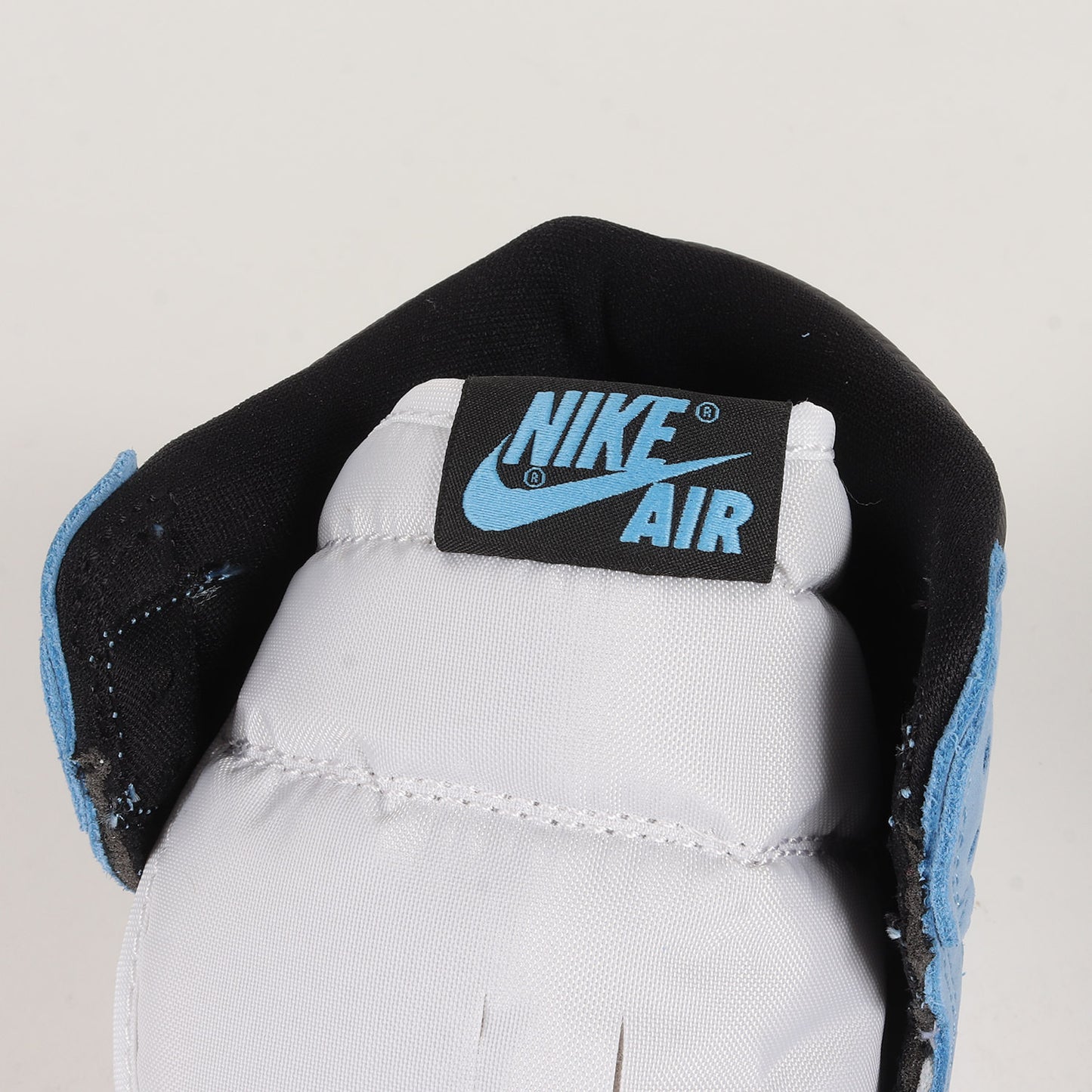 AIR JORDAN 1 RETRO HIGH OG UNIVERSITY BLUE (555088-134)