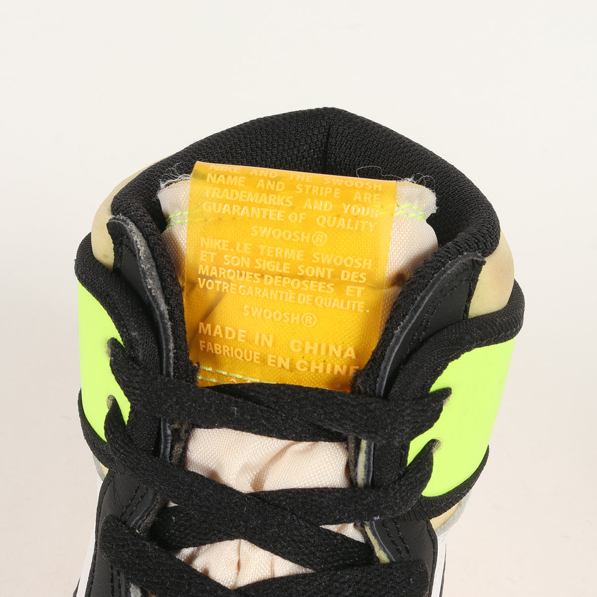 AIR JORDAN 1 RETRO HIGH OG VOLT GOLD (555088-118)