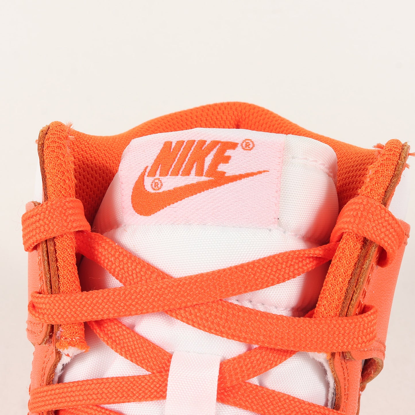 DUNK HI RETRO シラキュース大学カラー(DD1399-101)