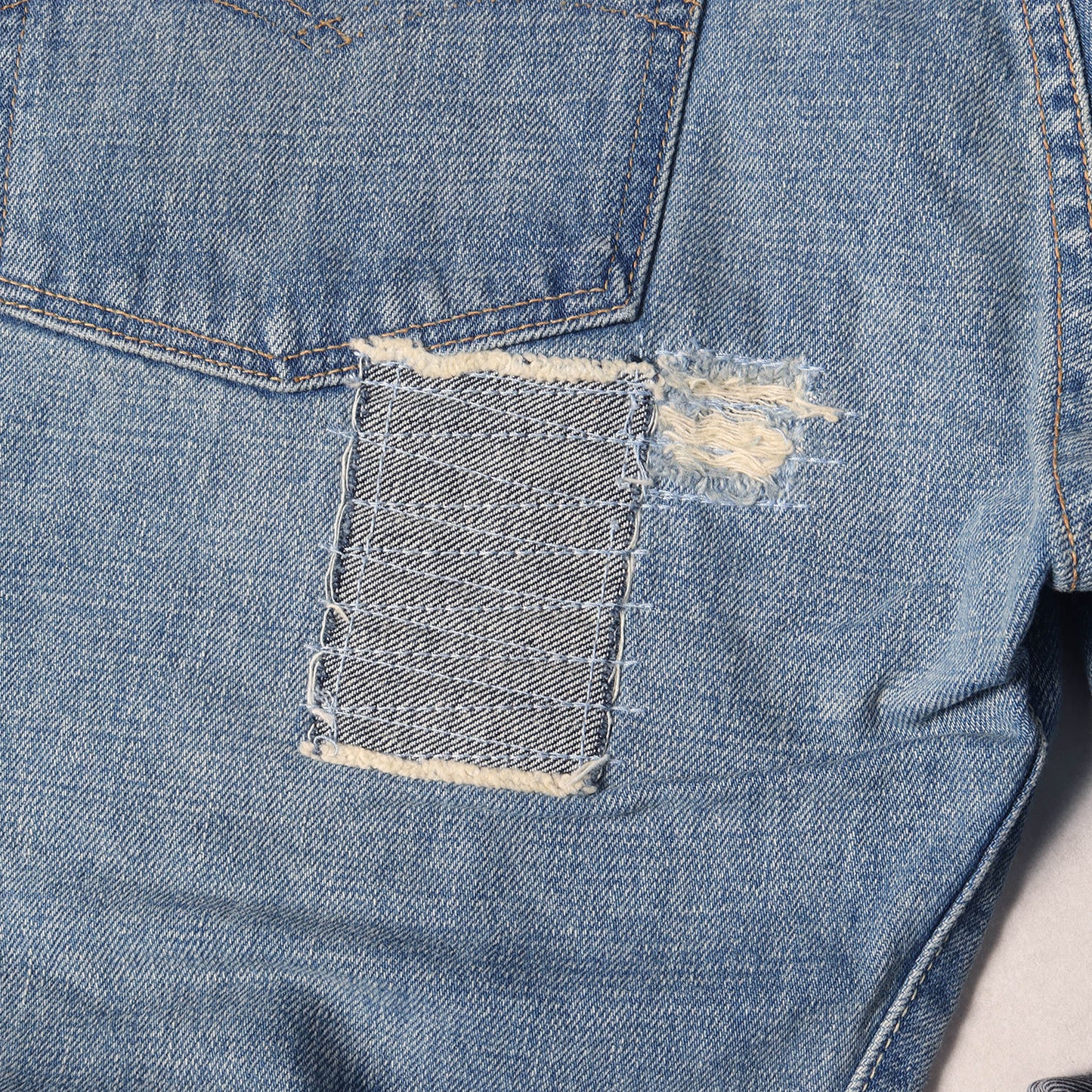 00s 1966年復刻 501XX-501 BigE ダメージリペア加工 デニムパンツ(66501-0189 / 日本製 / デッドストック)