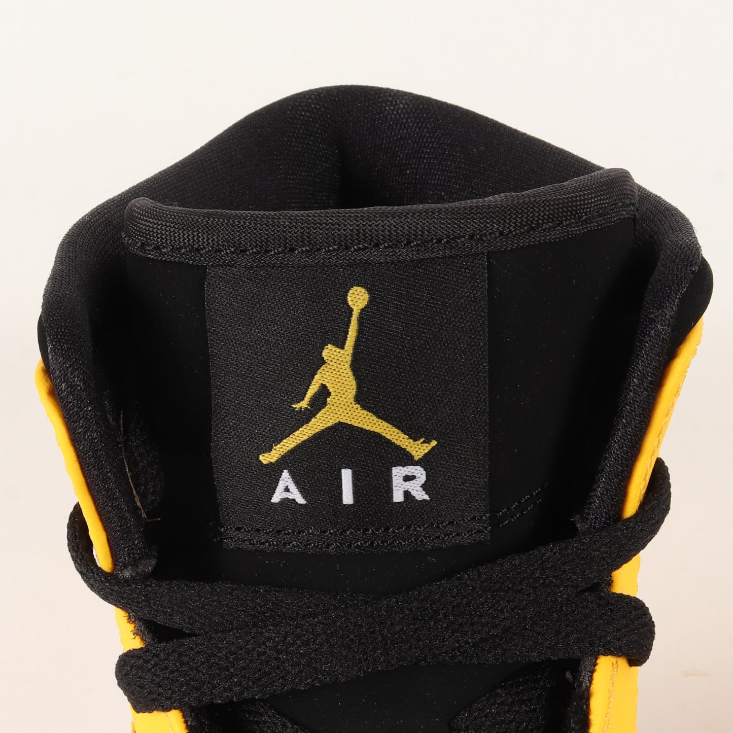 AIR JORDAN 1 MID NEW LOVE (554724-035)