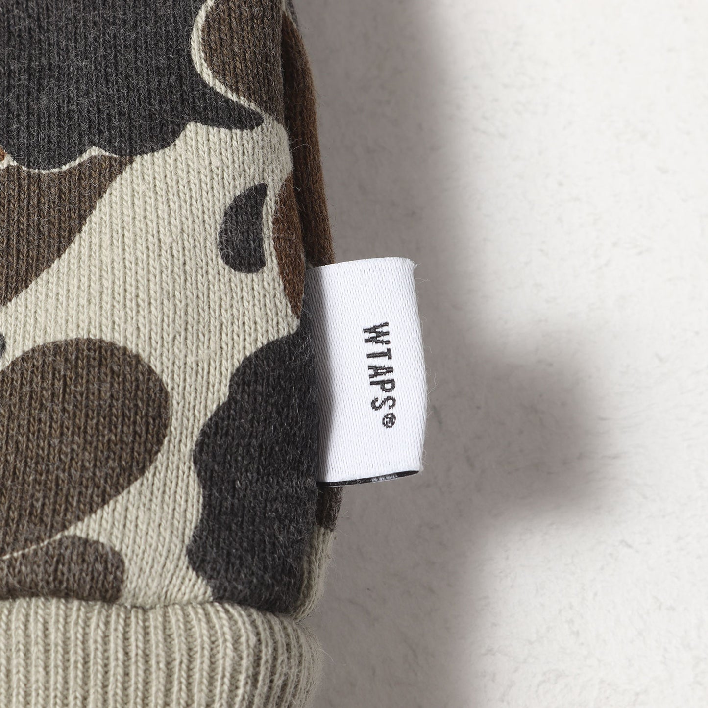 ブランドロゴ ハンティングカモ柄 スウェットパーカー(DESIGN HOODED COLLEGE)