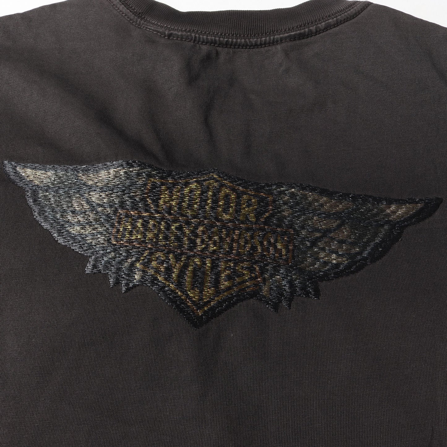 2018年モデル エンブレム刺繍 スリムフィット Tシャツ
