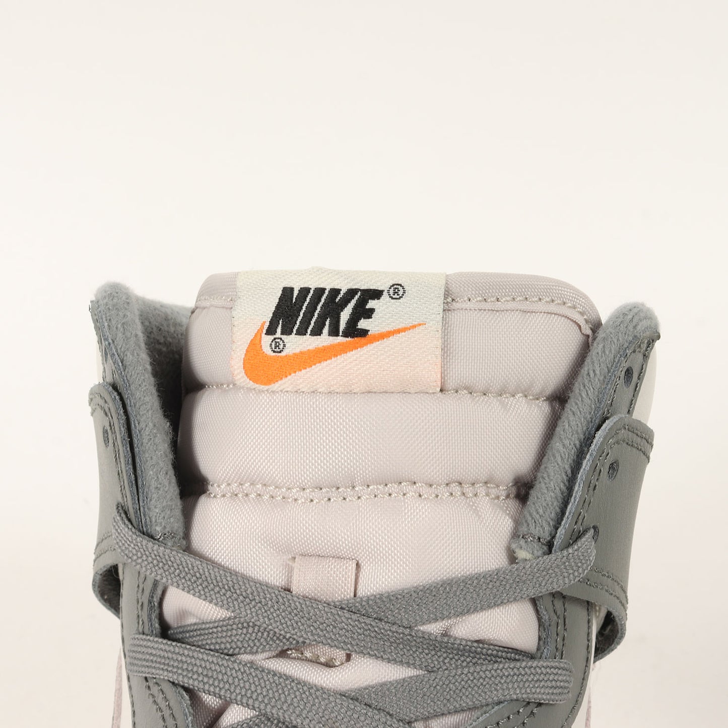 DUNK HI RETRO SE VNTG LIGHT BONE (DM0582-001)