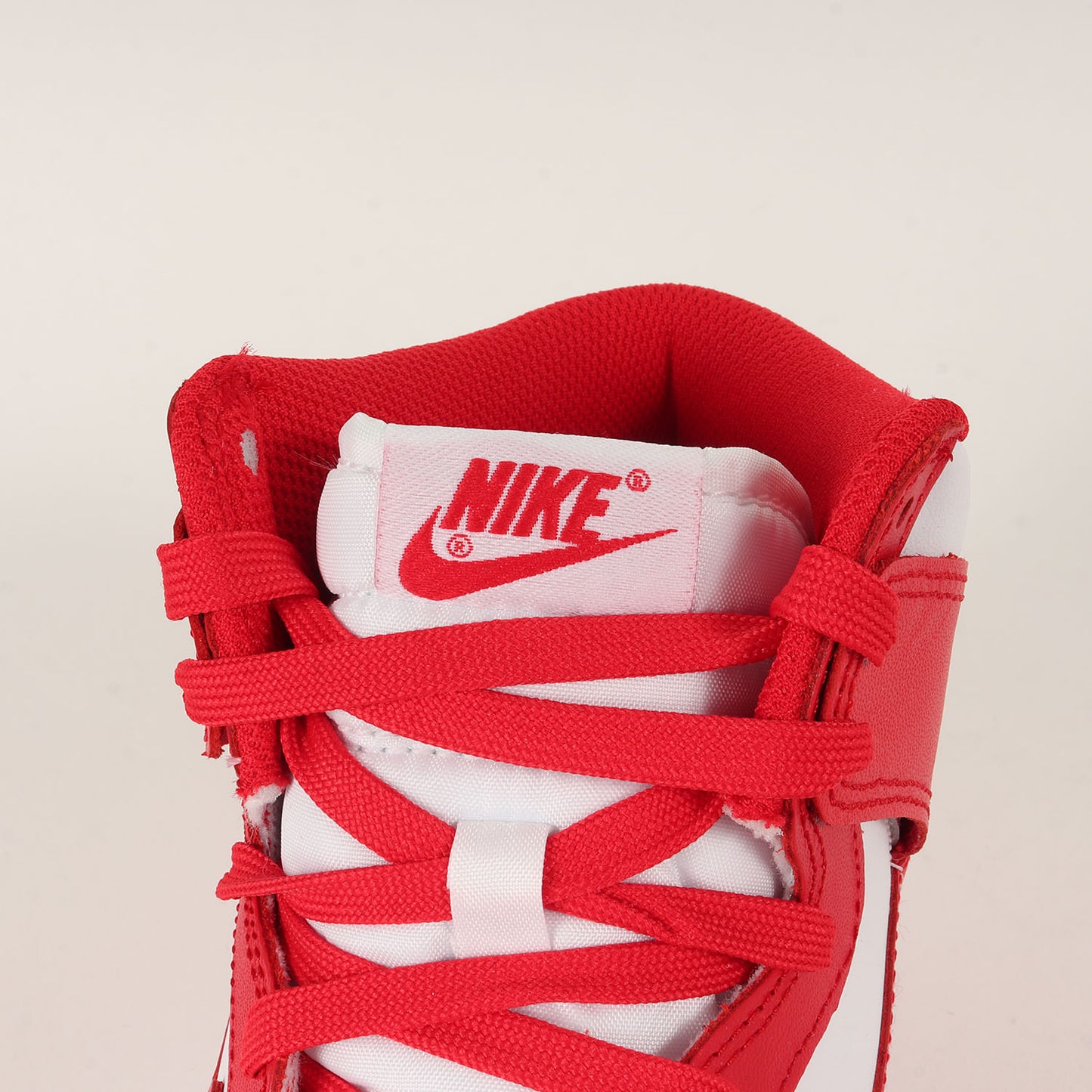 DUNK HIGH RETRO CHAMPIONSHIP WHITE AND RED / セントジョーンズ大学カラー (DD1399-106)