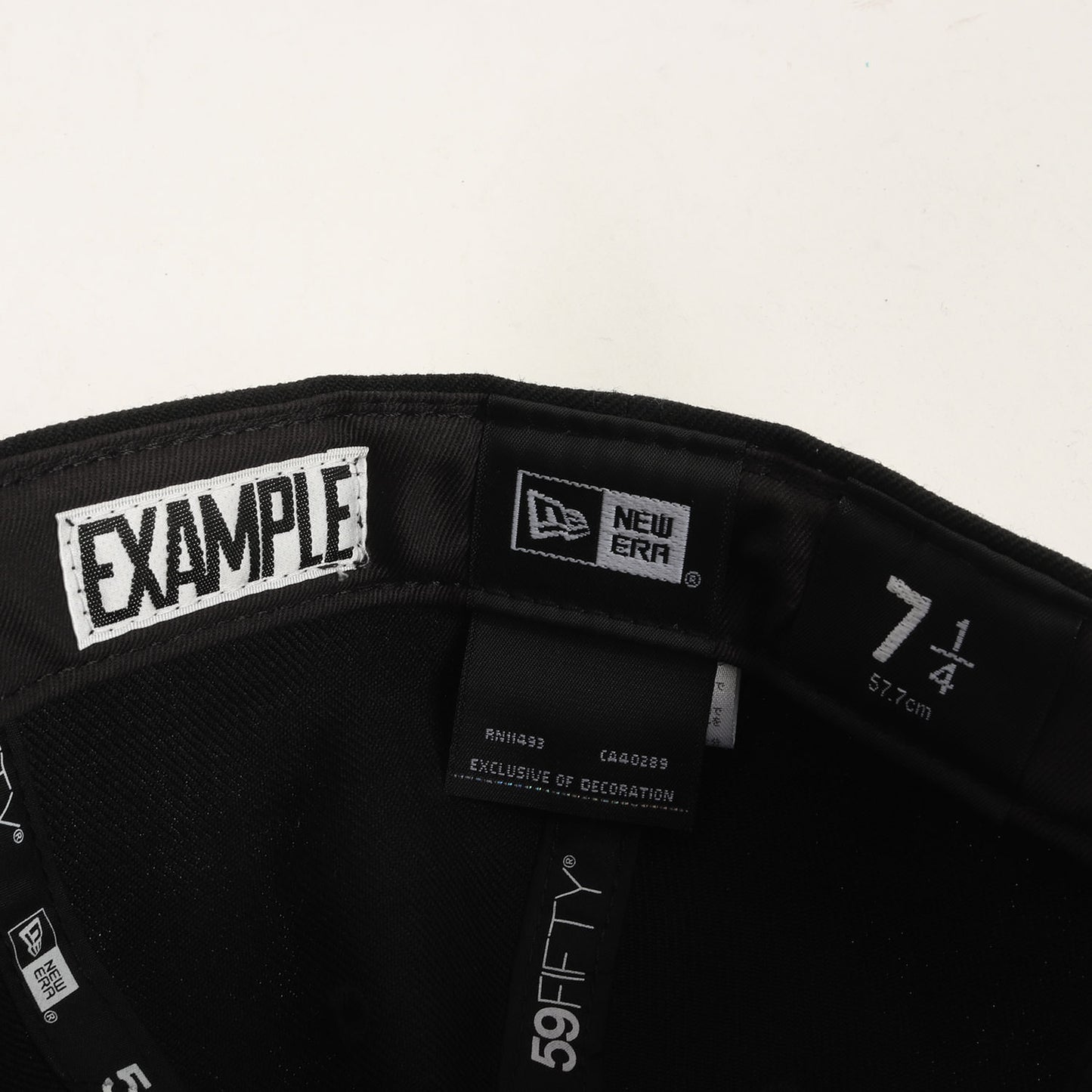 ×NEW ERA GOD BLESS YOU ロゴ刺繍 ベースボールキャップ