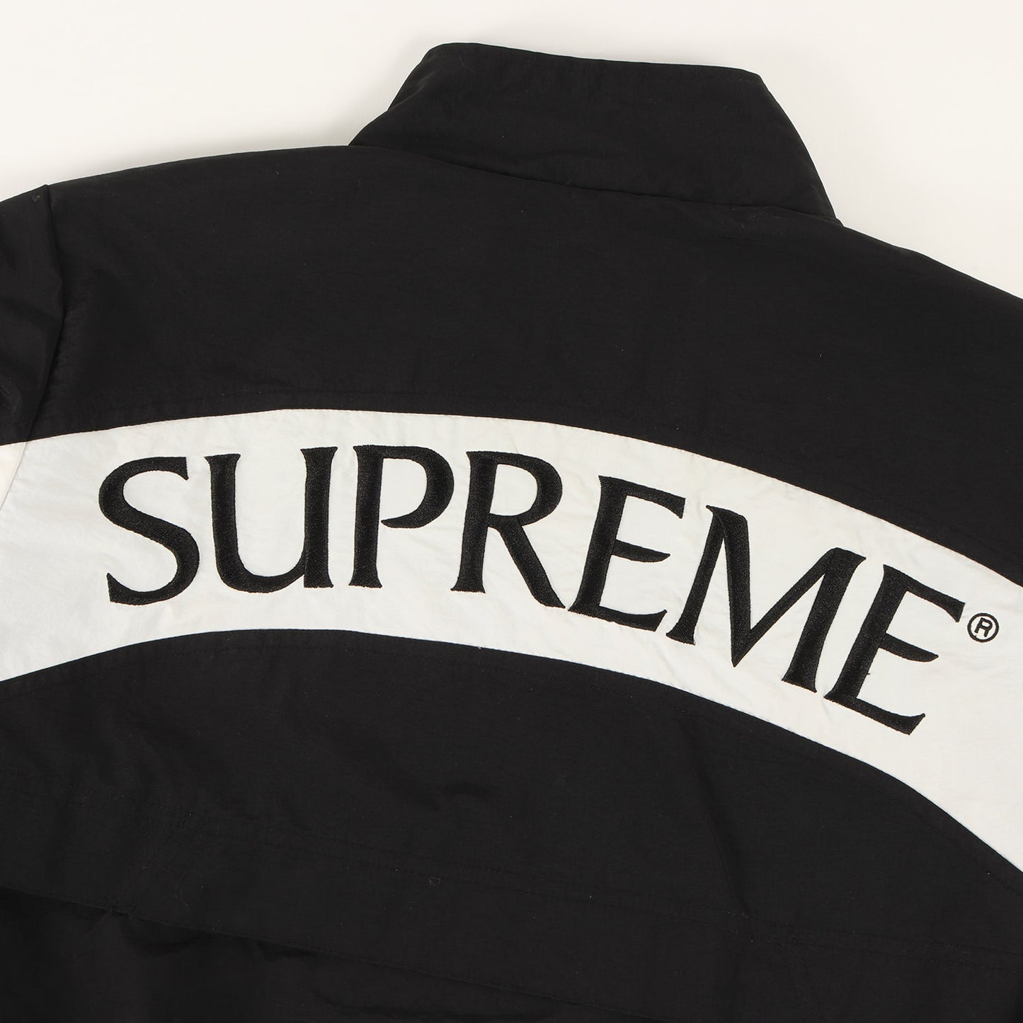 バック アーチロゴ トラック ジャケット(Arc Track Jacket)