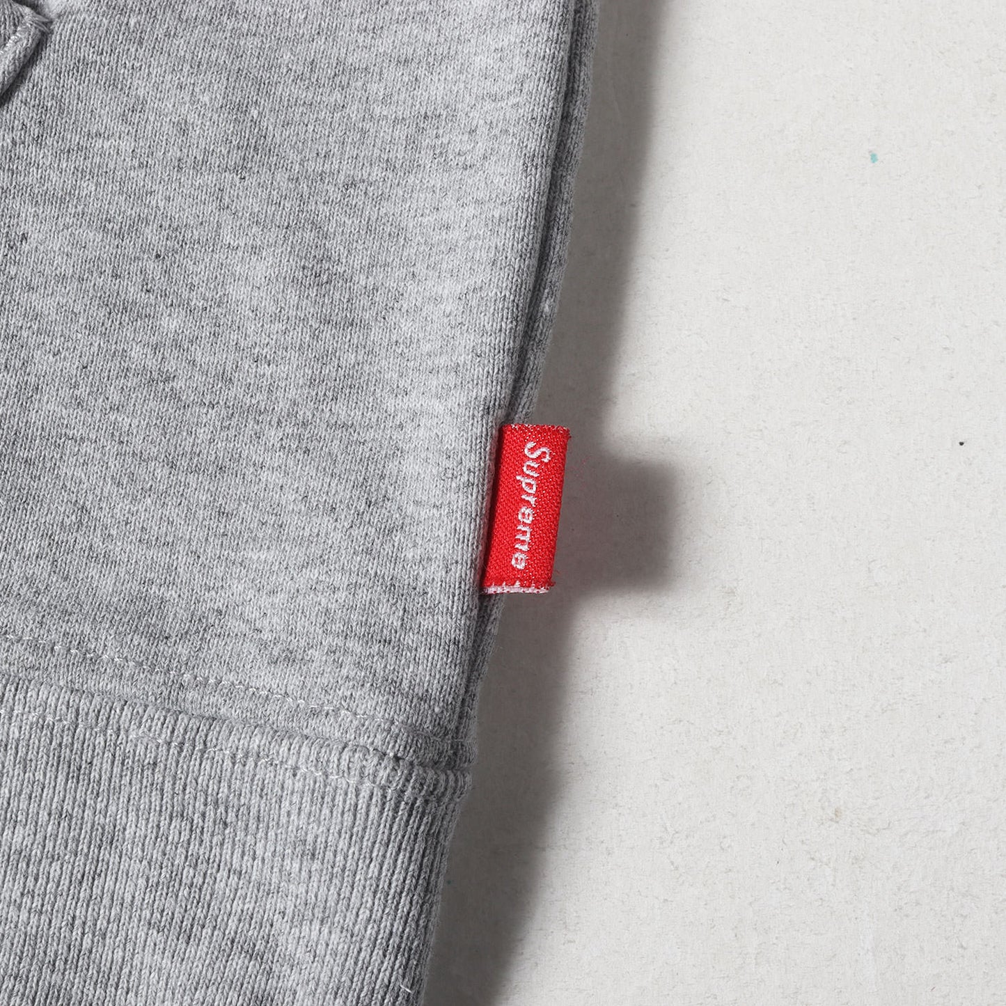 スモールBOXロゴ ジップ スウェットパーカー(Small Box Zip Up Sweatshirt)