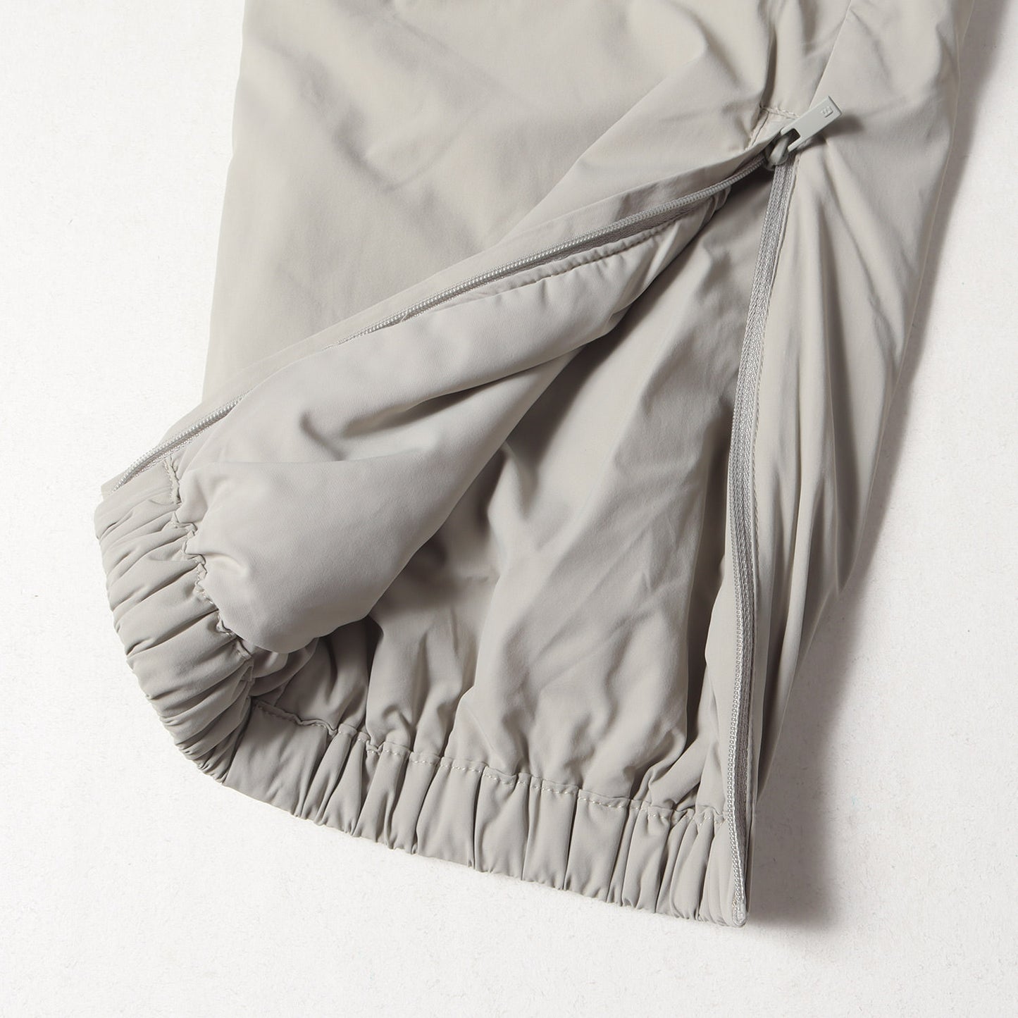 FOG ESSENTIALS ストレッチナイロン 中綿 トラックパンツ