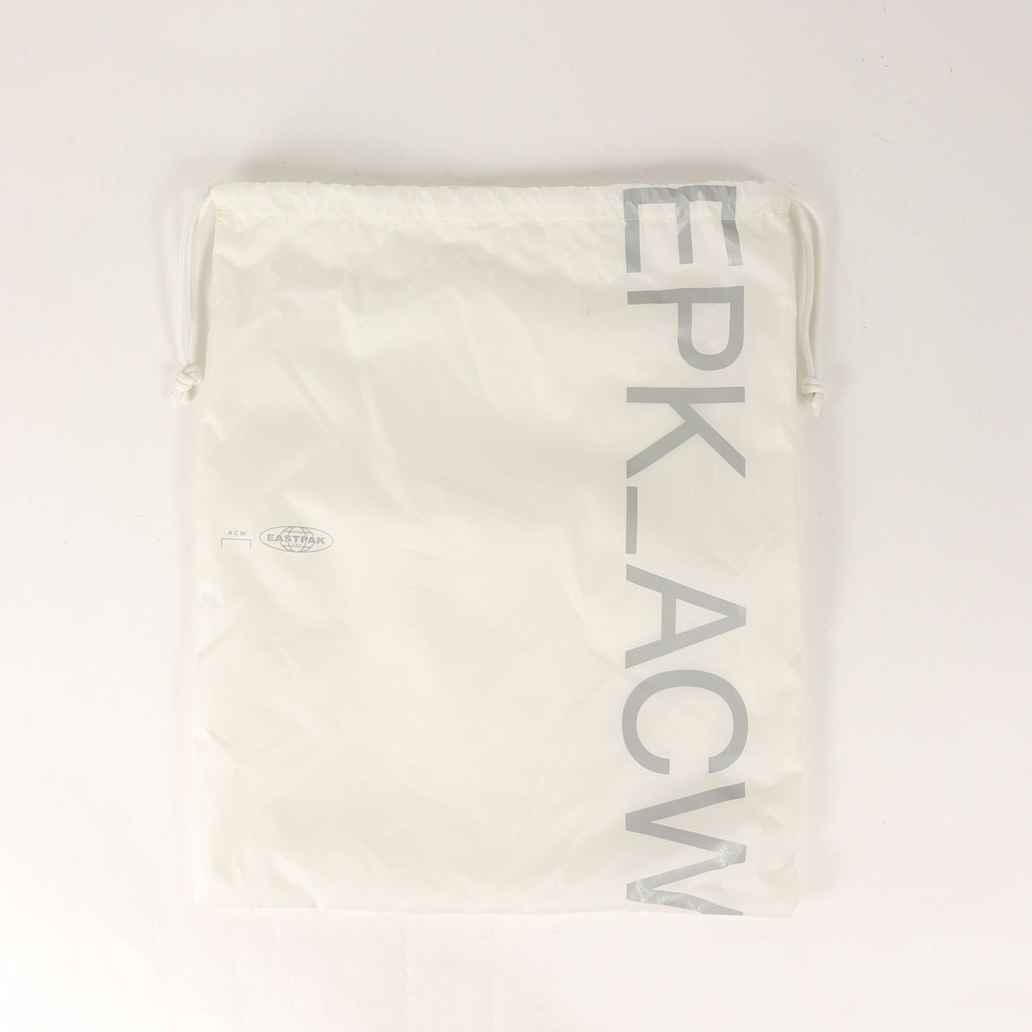 ×EASTPAK 総柄 スモール バックパック(Greyscale Small Backpack)