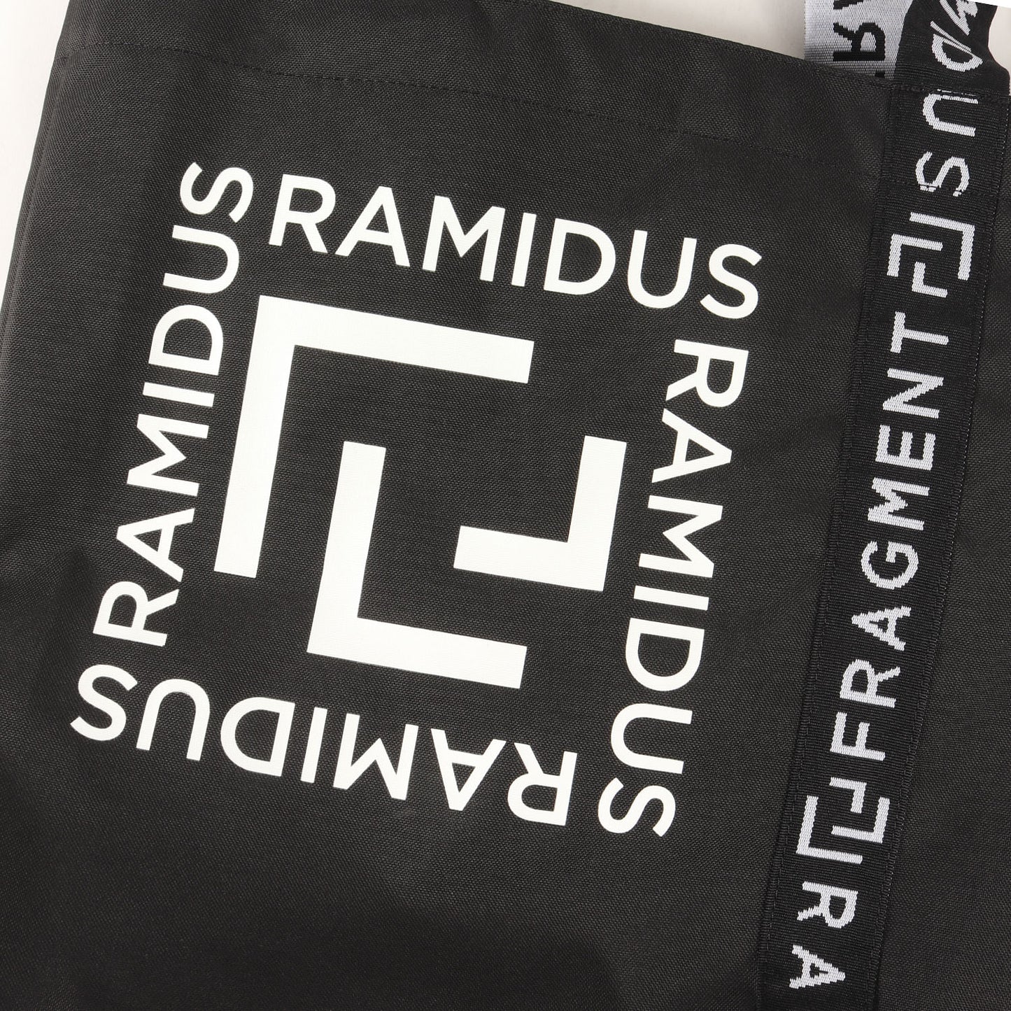 ×fragment design トートバッグ