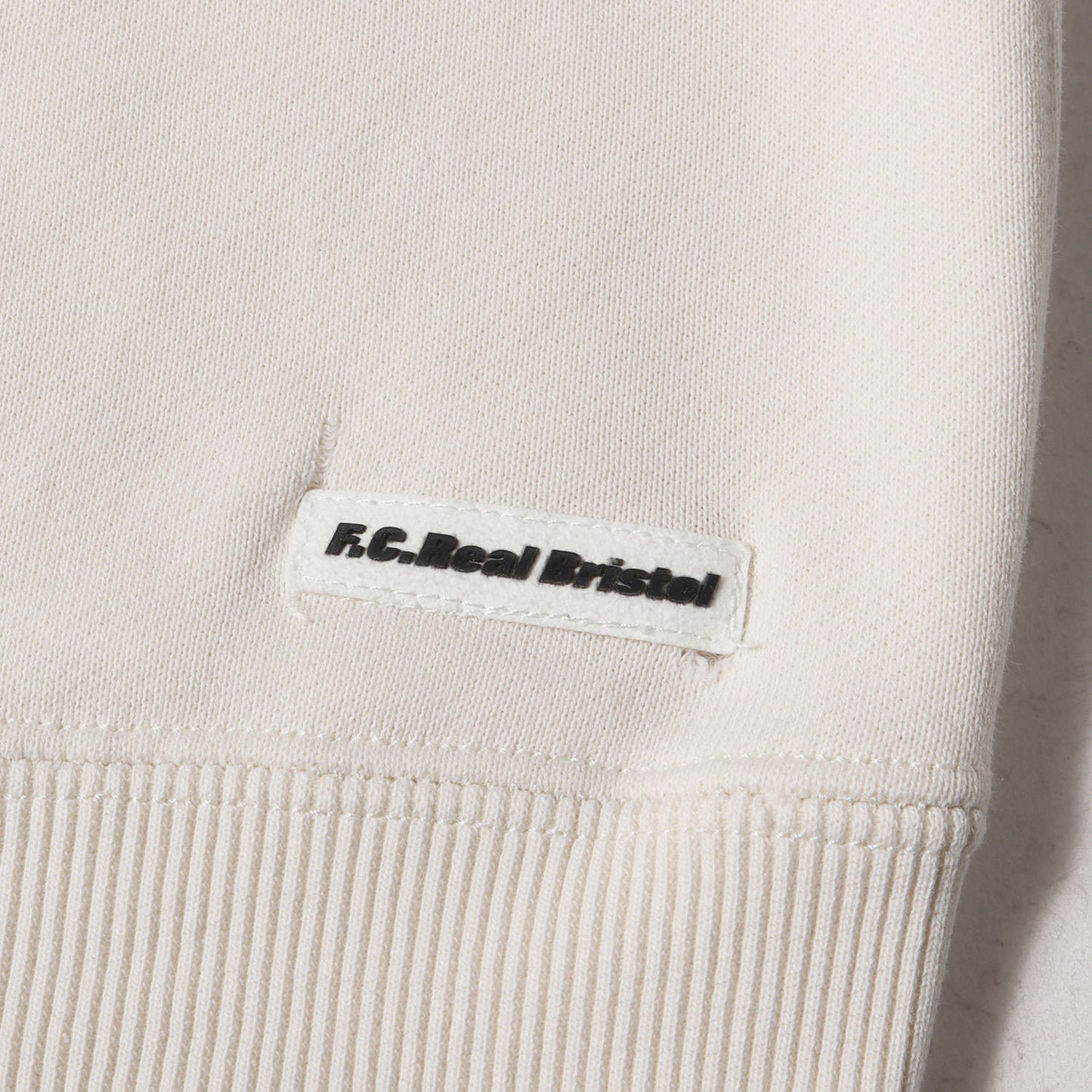 23SS シンセティックレザー アップリケ スウェット(SYNTHETIC LEATHER APPLIQUE CREWNECK SWEAT)