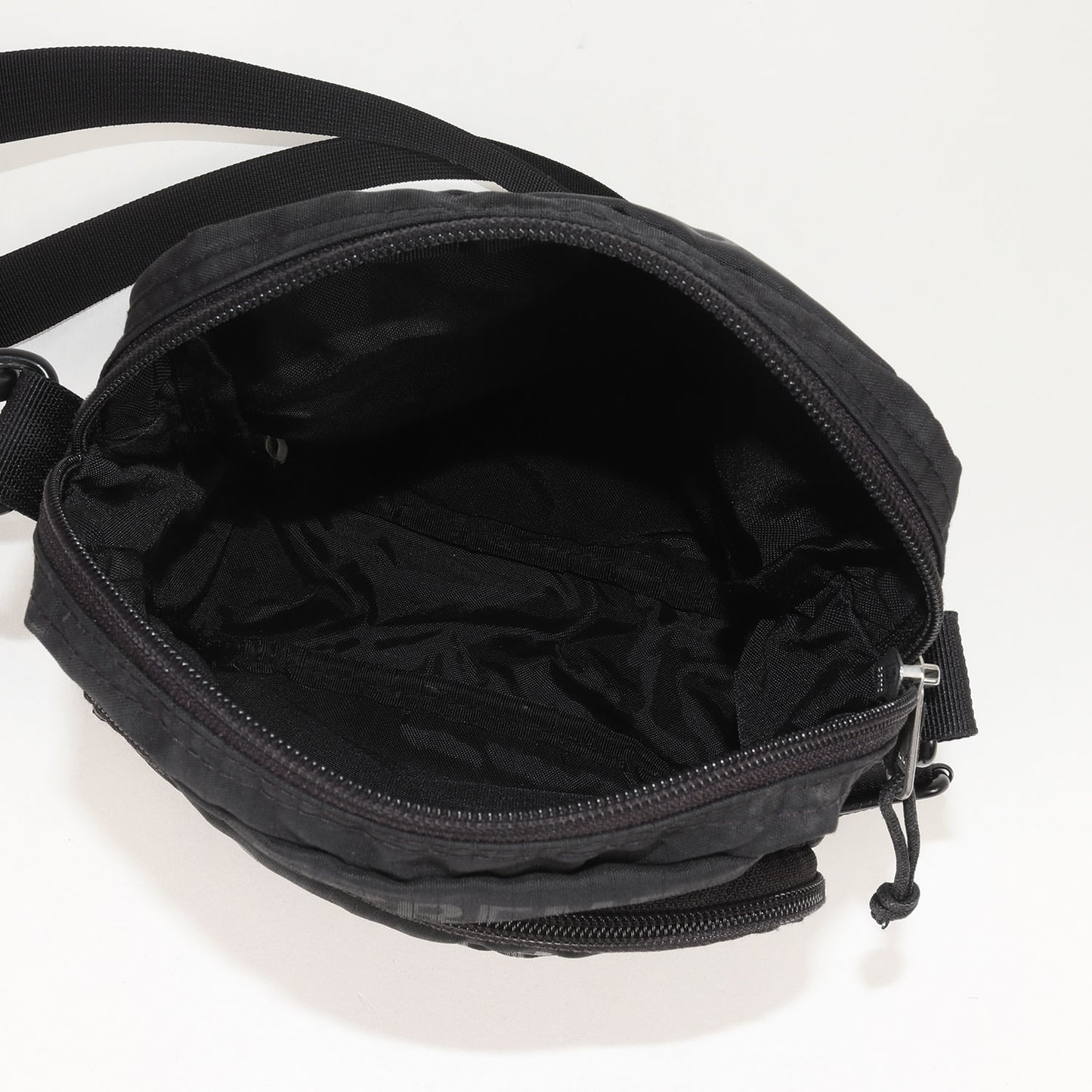 リフレクターロゴ柄 ショルダーバッグ(3M Reflective Repeat Shoulder Bag)