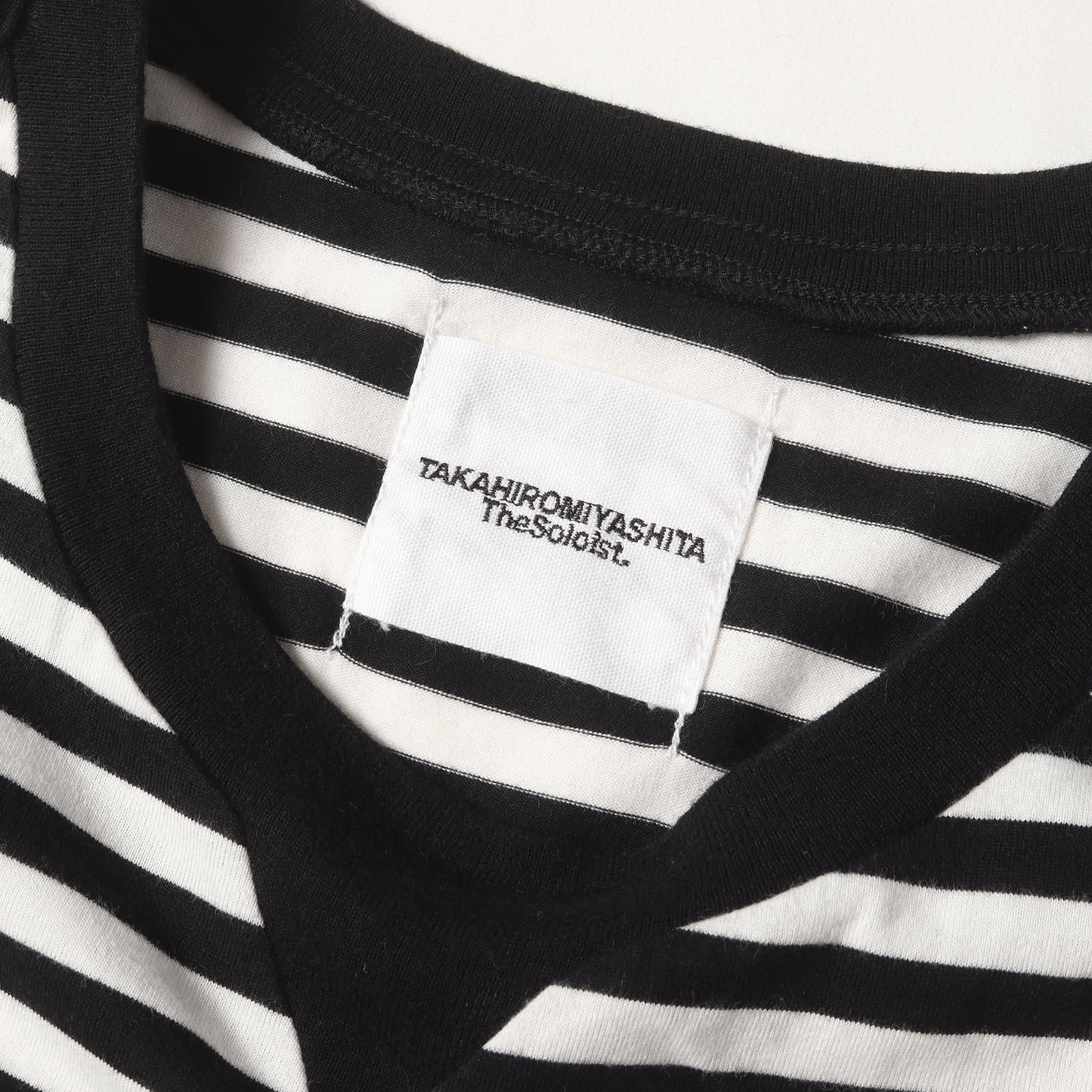 ボーダーライン 前V クルーネック Tシャツ(crew neck s s striped tee)