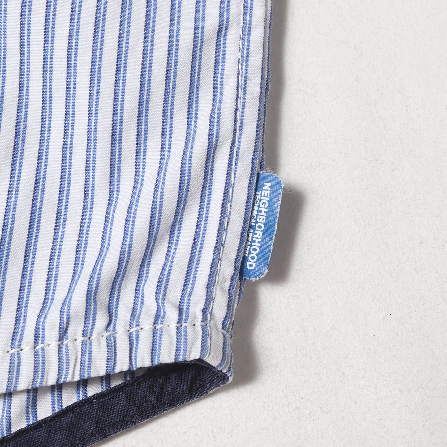 ステンシルロゴ ストライプ コットンシャツ
