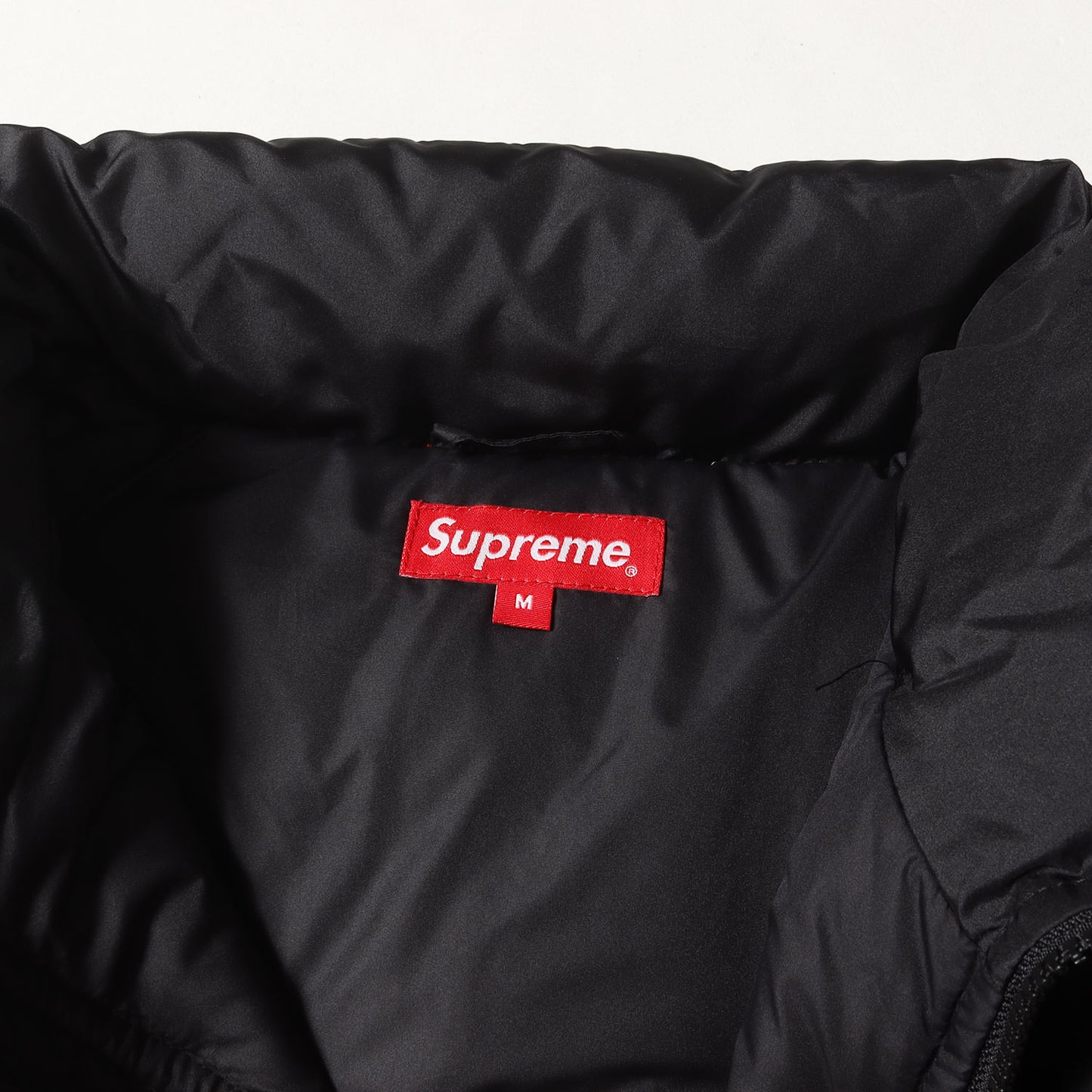 ブランドロゴ柄 パフィー ダウンジャケット(Bonded Logo Puffy Jacket)