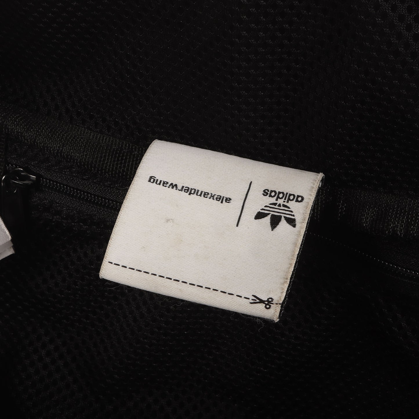 ×adidas パッチ付き ウエストバッグ