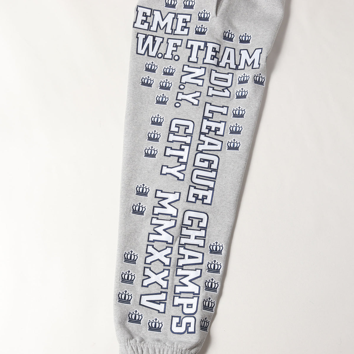 25AW アップリケロゴ スウェットパンツ(League Champs Sweatpant)