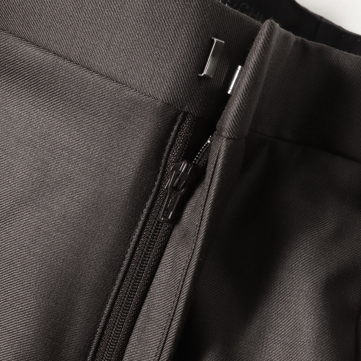 現行モデル DOUMEUIL AMASWUS 365 テーラードジャケット & スラックスパンツ セットアップ / スーツ
