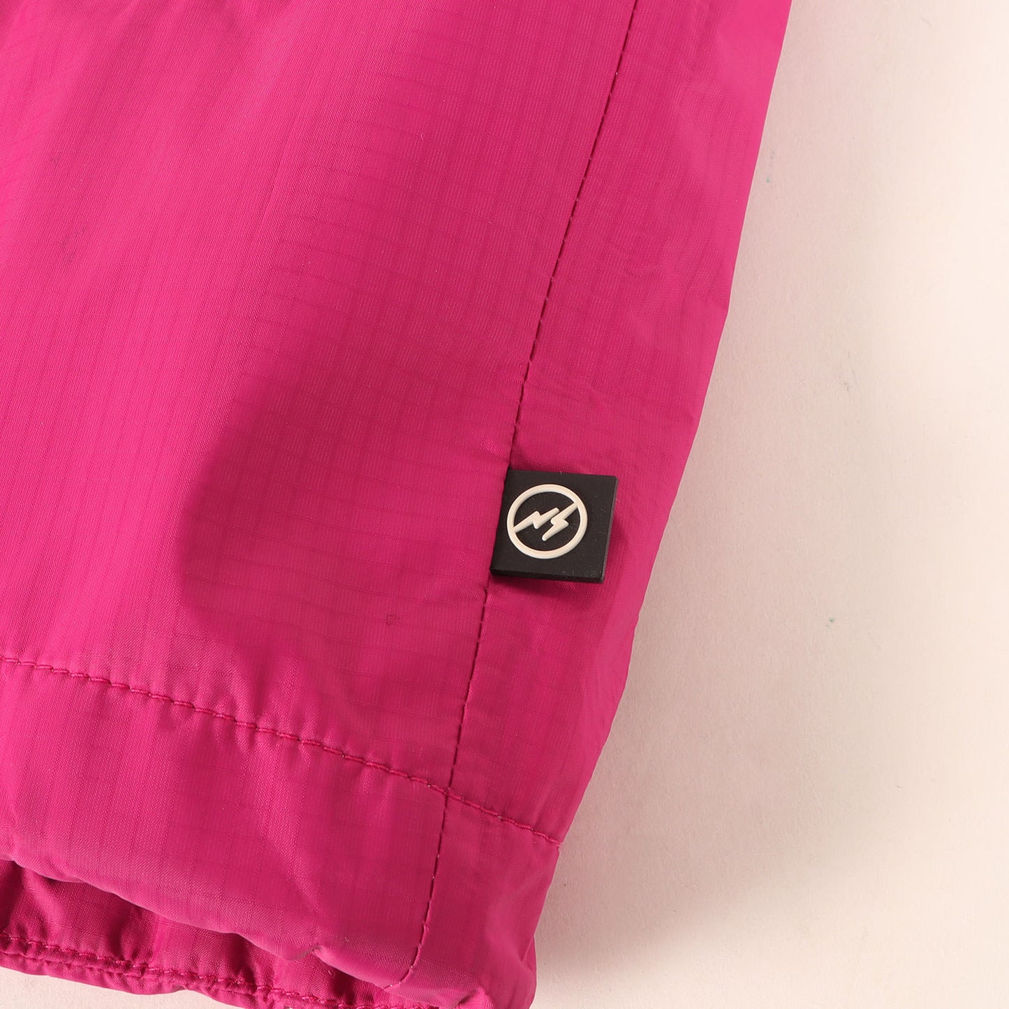 ×BURTON ×fragment design excursion 2レイヤーナイロン スノボジャケット