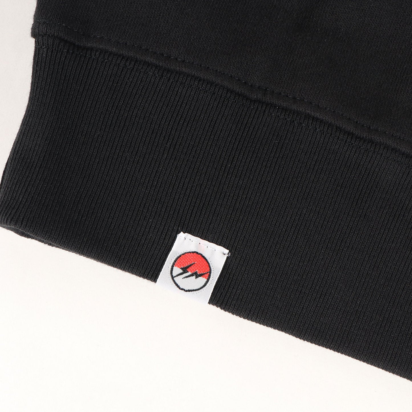 ×ポケットモンスター / ポケモン THUNDERBOLT PROJECT ヒトカゲ スウェット