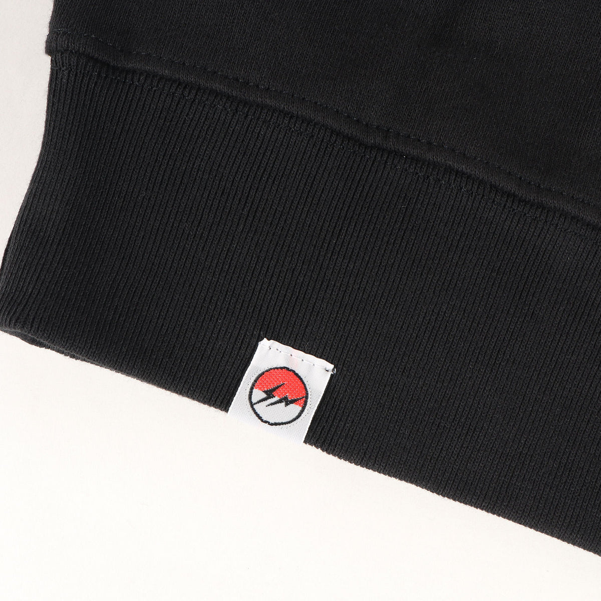 ×ポケットモンスター / ポケモン THUNDERBOLT PROJECT ヒトカゲ スウェット