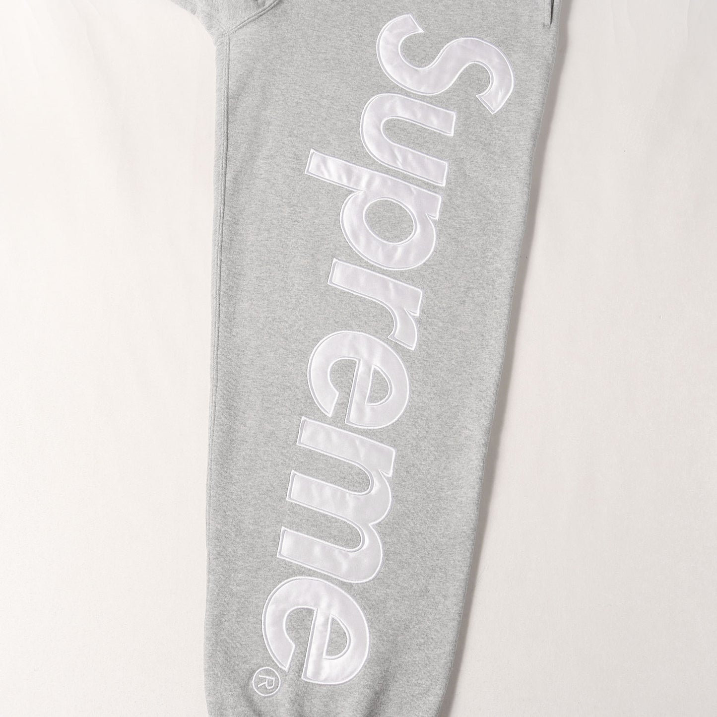 24AW ビッグサテンアップリケ スウェットパンツ(Satin Applique Sweatpant)