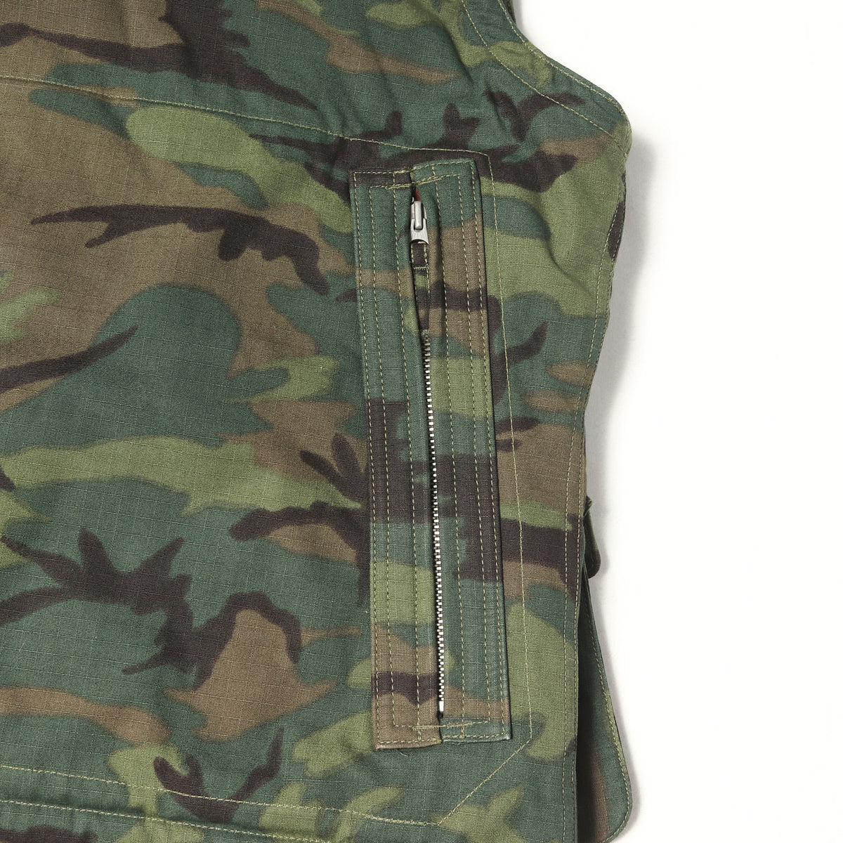 裏地アルパカウール ウッドランドカモ エアクルー フーデッド コットン ベスト (AIR CREW ATTACHED HOOD VEST)