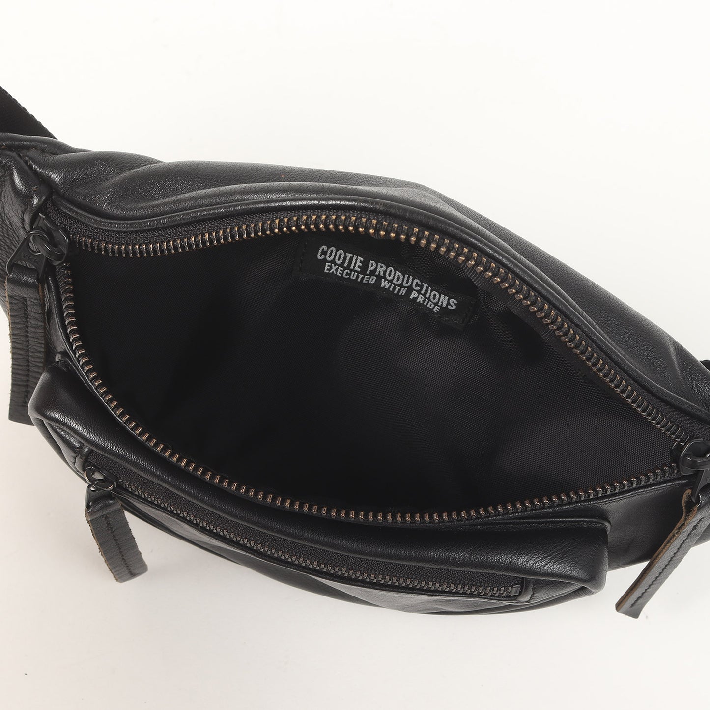 カウハイドレザー ウエストパック / ウエストバッグ(Leather Waist Pack)