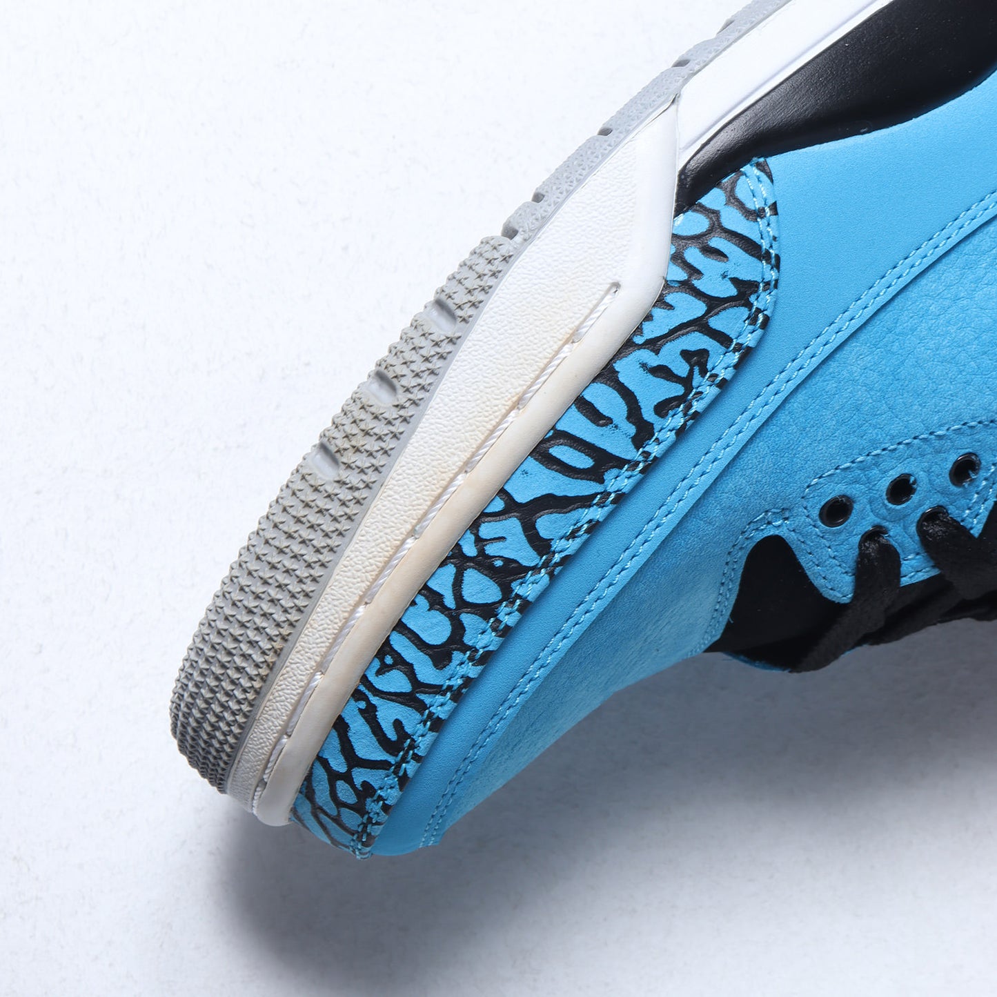 AIR JORDAN 3 RETRO POWDER BLUE (136064-406)