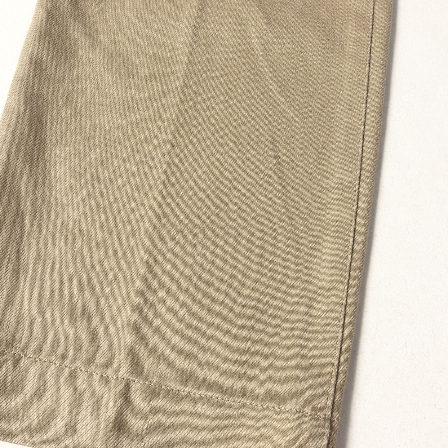 コットン カツラギ ワンタック ワークパンツ (SINGLE PLEATED COTTON TWILL TROUSERS)