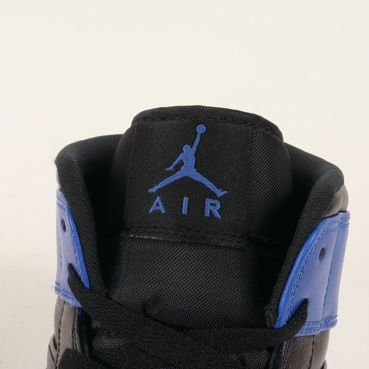 AIR JORDAN 1 MID HYPER ROYAL (554724-077)