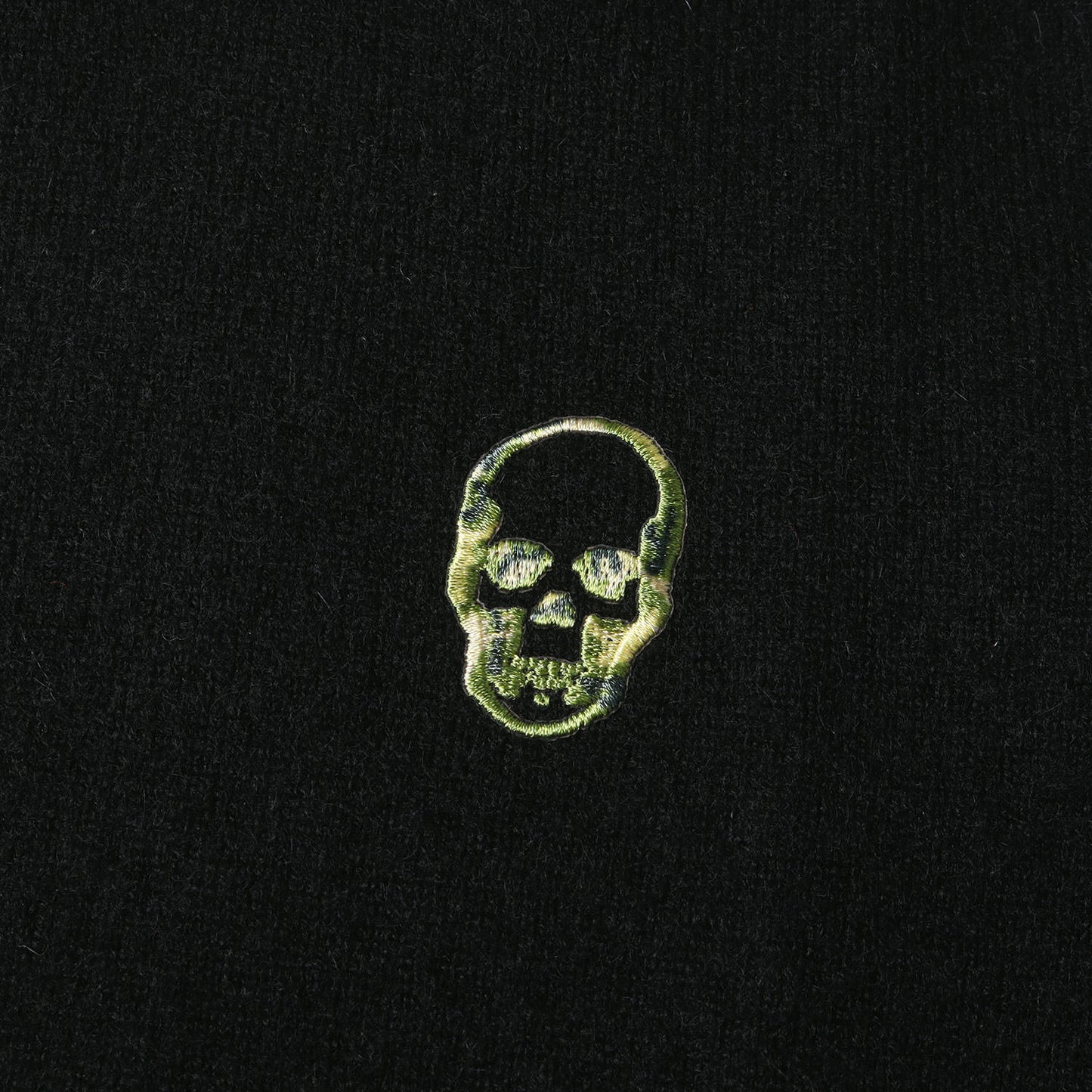 カモフラージュスカル タートルネック カシミヤ ニット