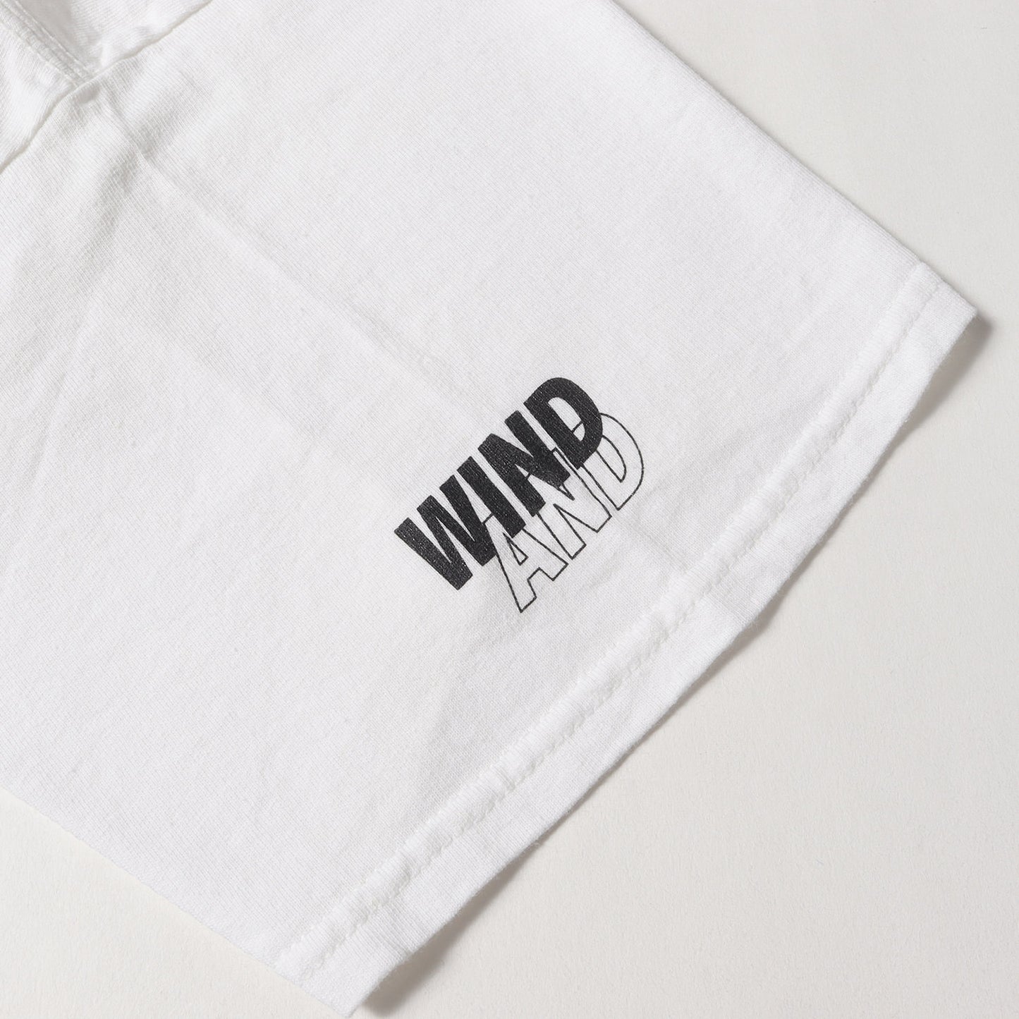 ×CASETIFY ホログラムブランドロゴ Tシャツ