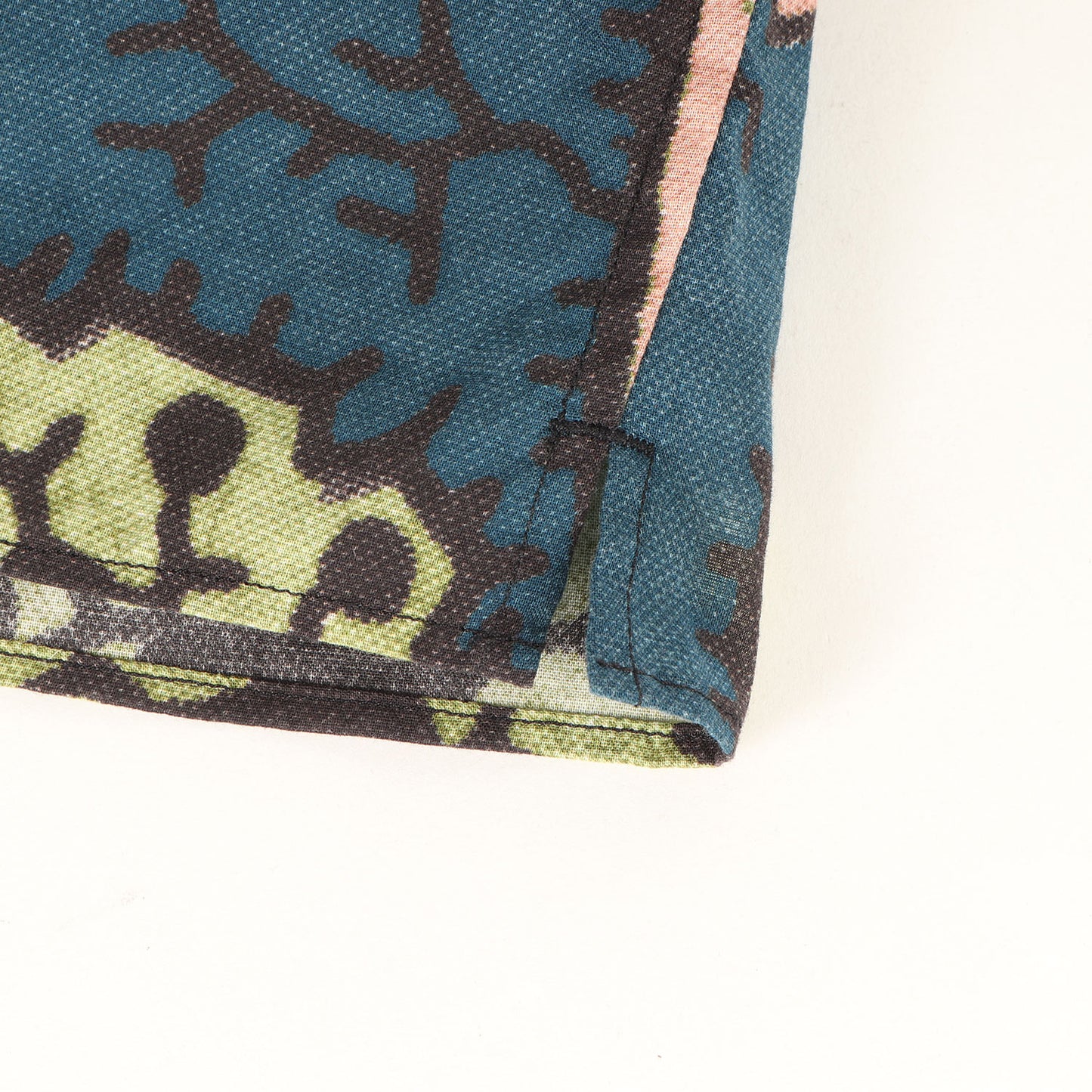 近年モデル ペイズリー 全面グラフィック オープンカラー 半袖シャツ