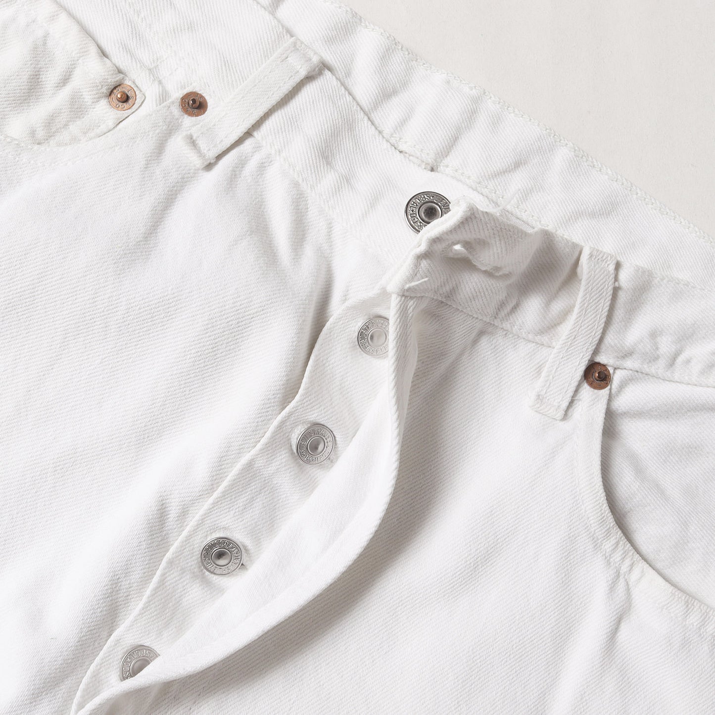 90s EURO Levi's 501 ホワイトデニムパンツ (501-0150) ポーランド製