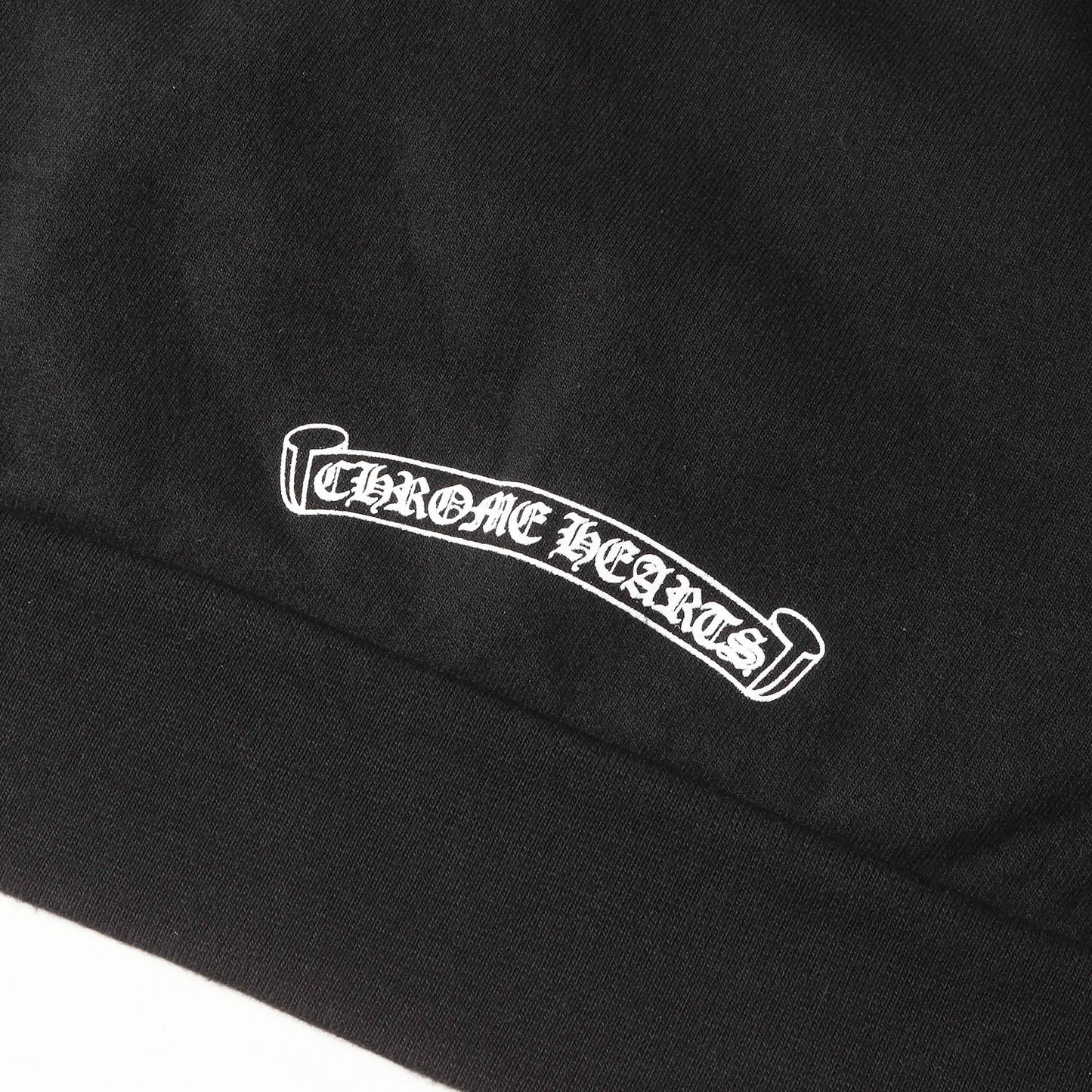 近年モデル ホースシュー&フローラルクロス スウェットパーカー(SWTSHRT PLVR)