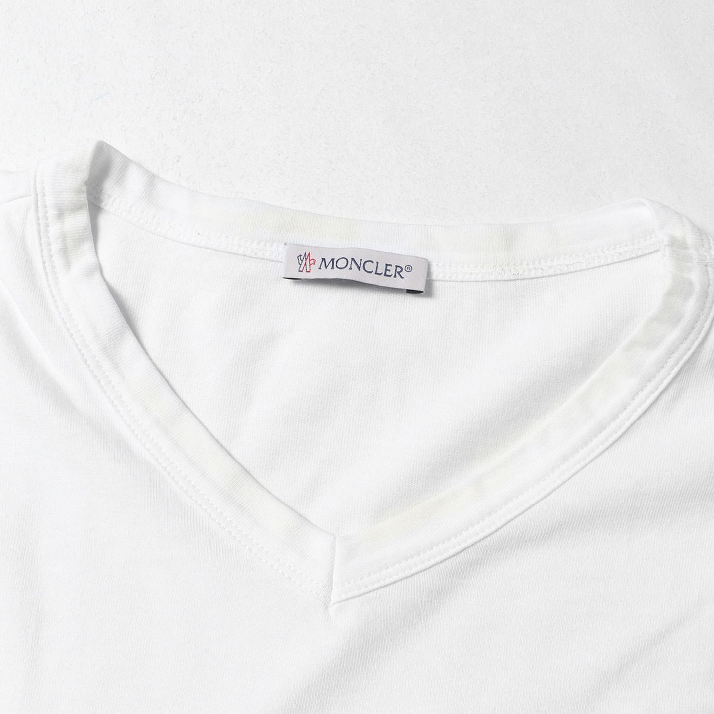シェニールワッペン Vネック Tシャツ(MAGLIA SCOLLO A V)