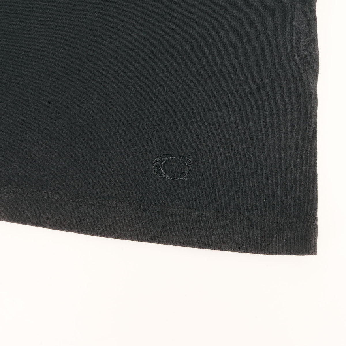 シグネチャー プリント クルーネック Tシャツ