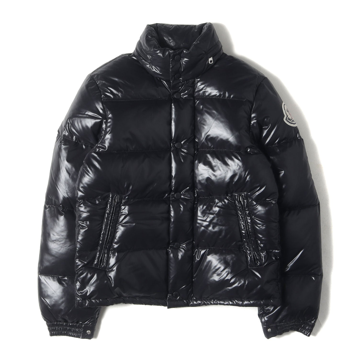 MONCLER (モンクレール) シャイニーナイロン ダウンジャケット (EVEREST 41310/50/68950) / エベレスト –  ブランド古着の通販・買取 | BEEGLE by Boo-Bee