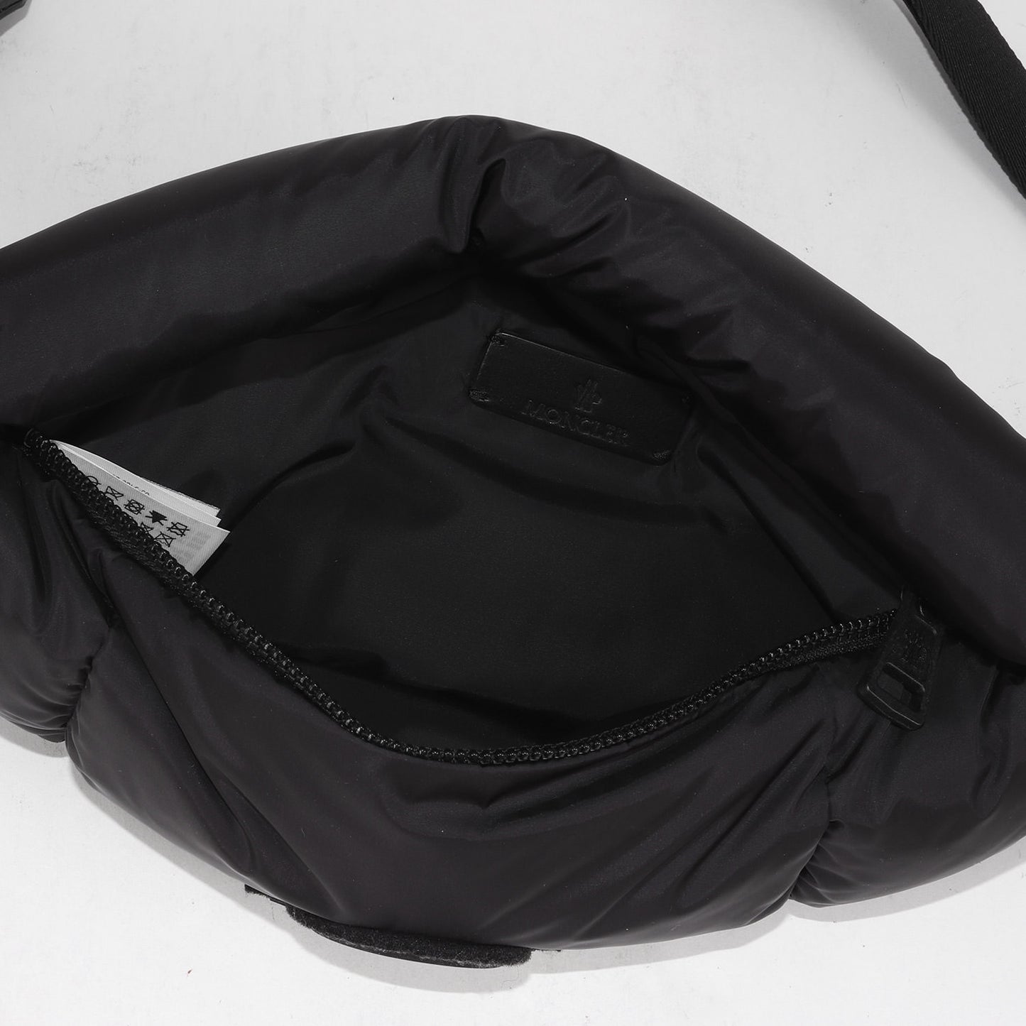 21AW アイコン ワッペン ナイロン ダウン ボディ バッグ (LEGERE BELT BAG G209A5M50100)