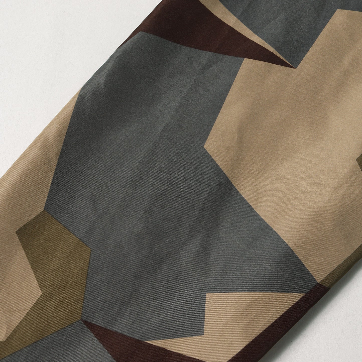 幾何学 迷彩 プラクティス ナイロン パーカー (CAMOUFLAGE PRACTICE JACKET)