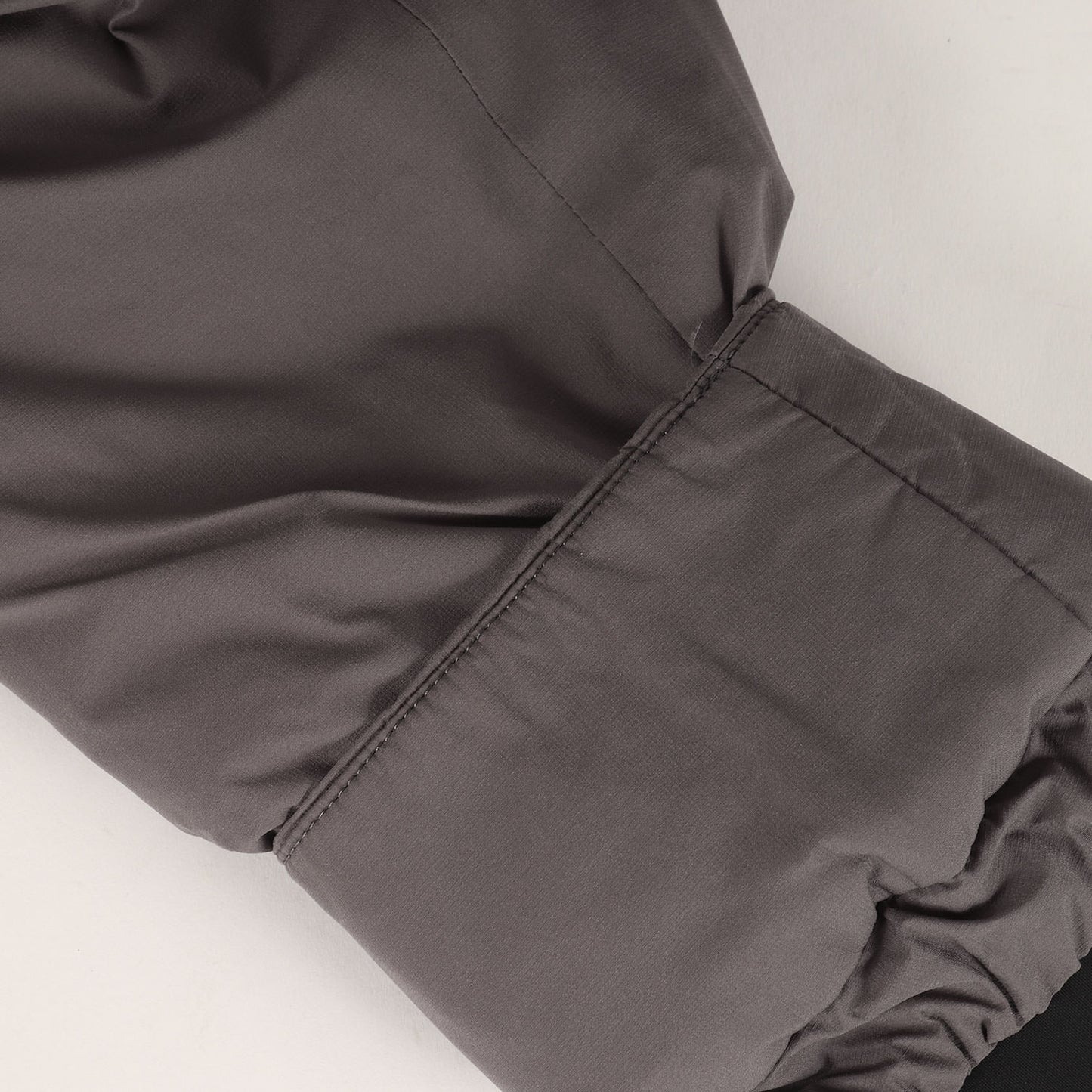 GORE-TEX INFINIUM ナイロン フルジップ フーデッド ダウンジャケット (TIMOR)