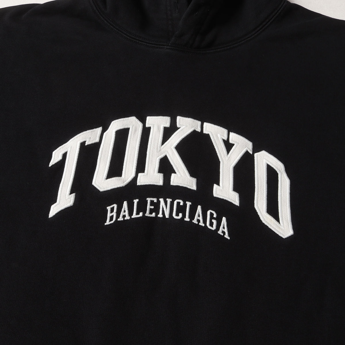 22AW TOKYOアップリケロゴ オーバーサイズ スウェットパーカー(TOKYO HOODIE)