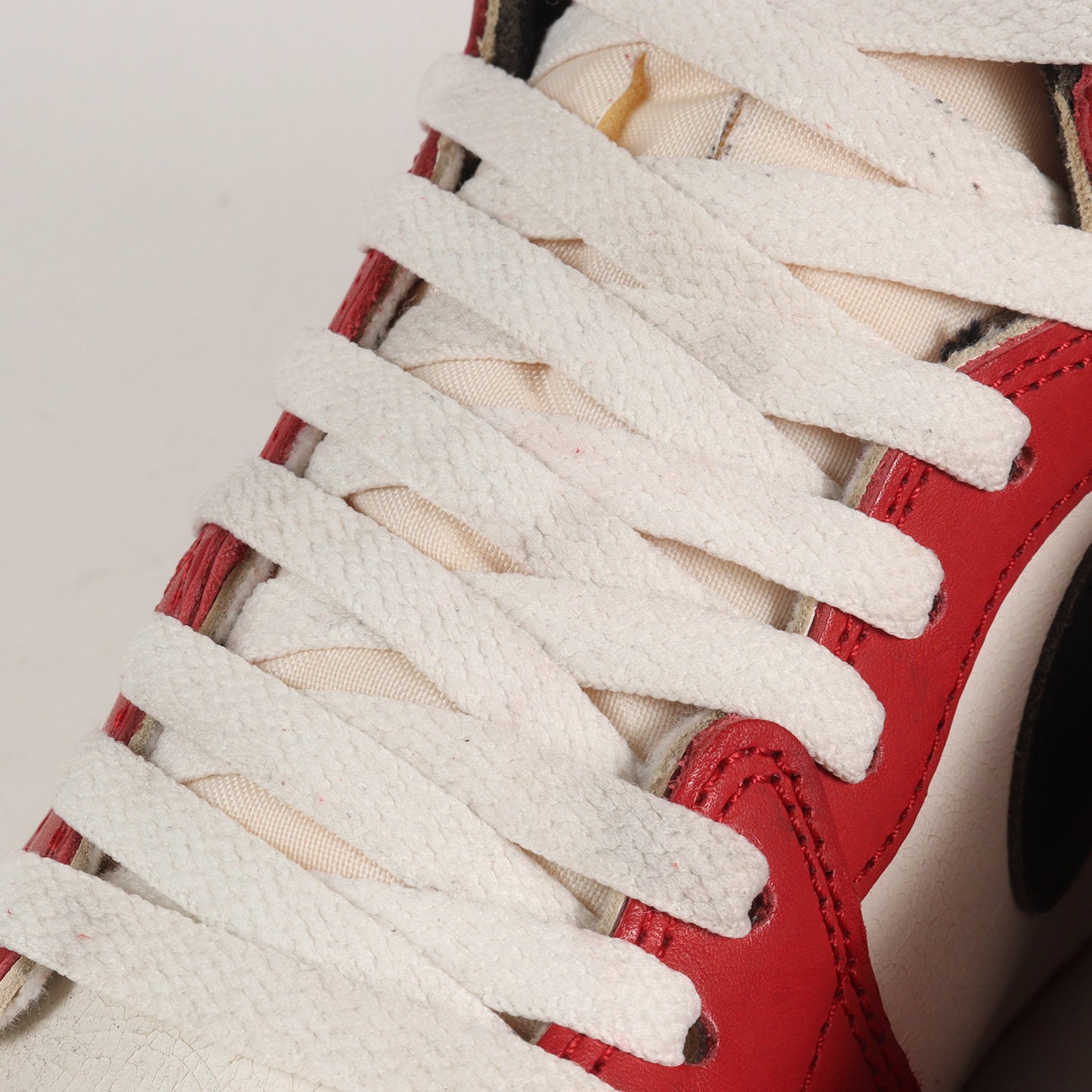 AIR JORDAN 1 RETRO HIGH OG CHICAGO LOST AND FOUND (DZ5485-612)