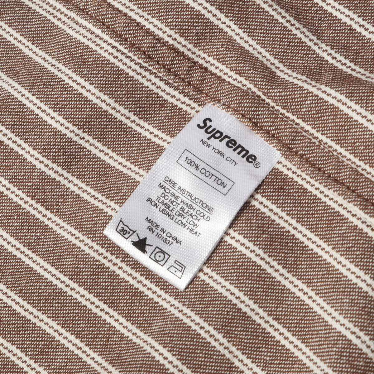 インターナショナルロゴ ストライプ デニム 半袖シャツ(Stripe Denim S/S Shirt)