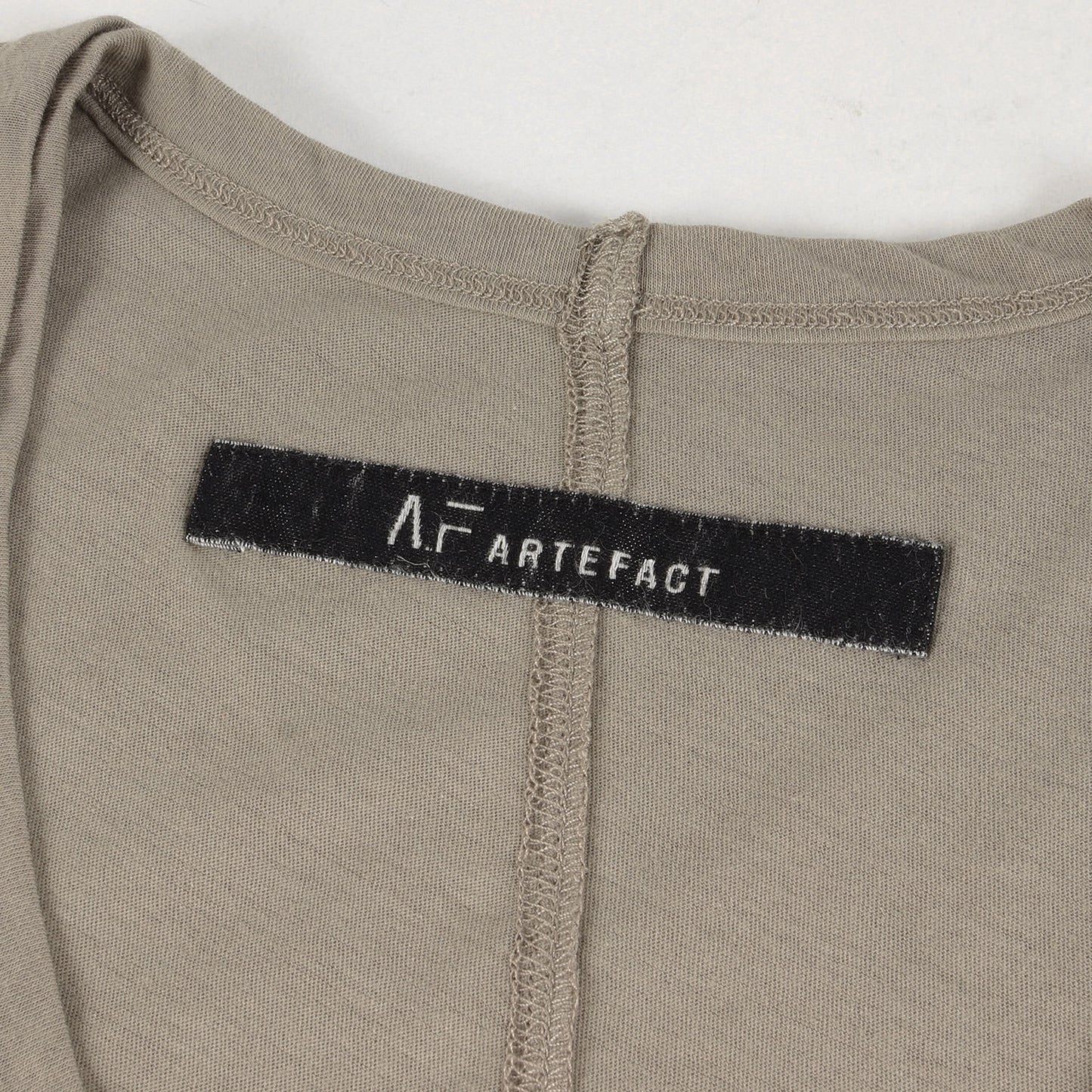 レイヤード ディープ Vネック Tシャツ (Layered V-Neck Tee)
