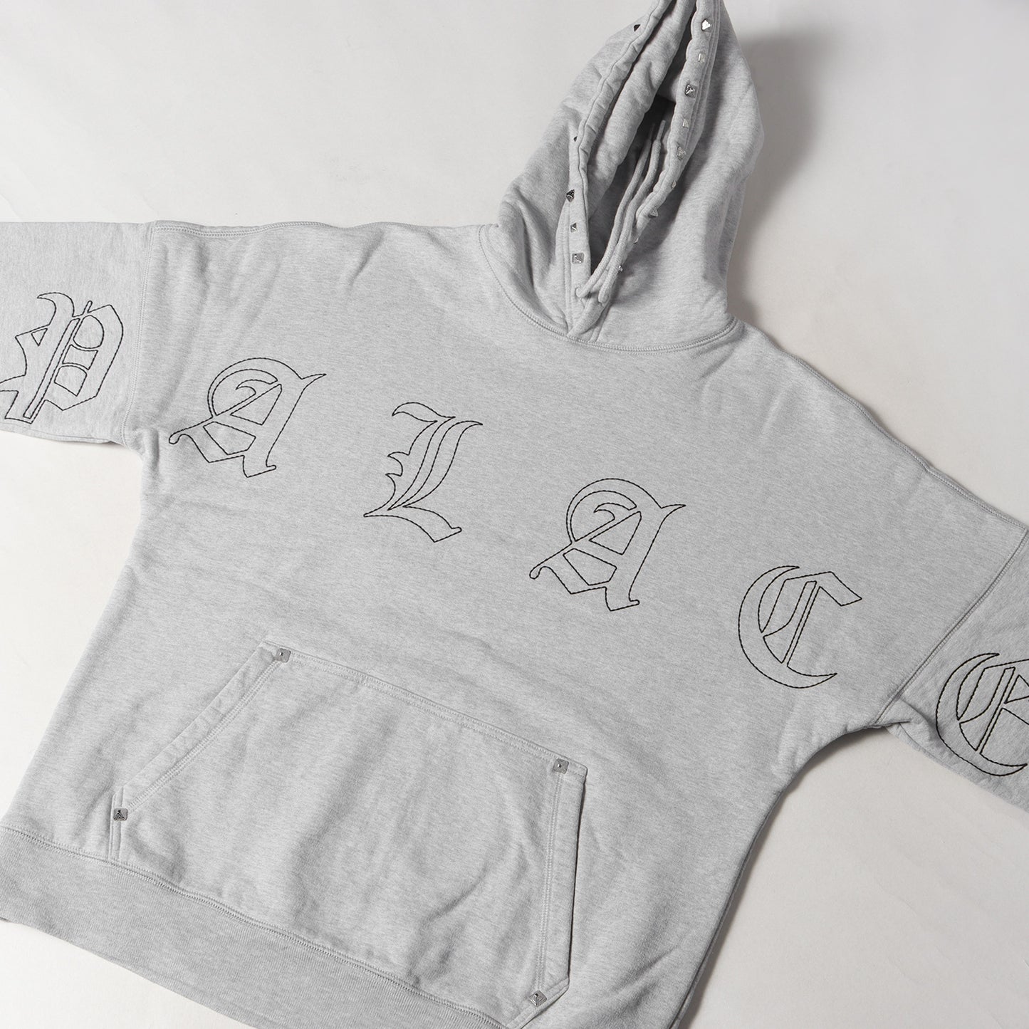 23SS スタッズ ロゴ 刺繍 スウェット パーカー (STUD HOOD) / フーディー 裏起毛